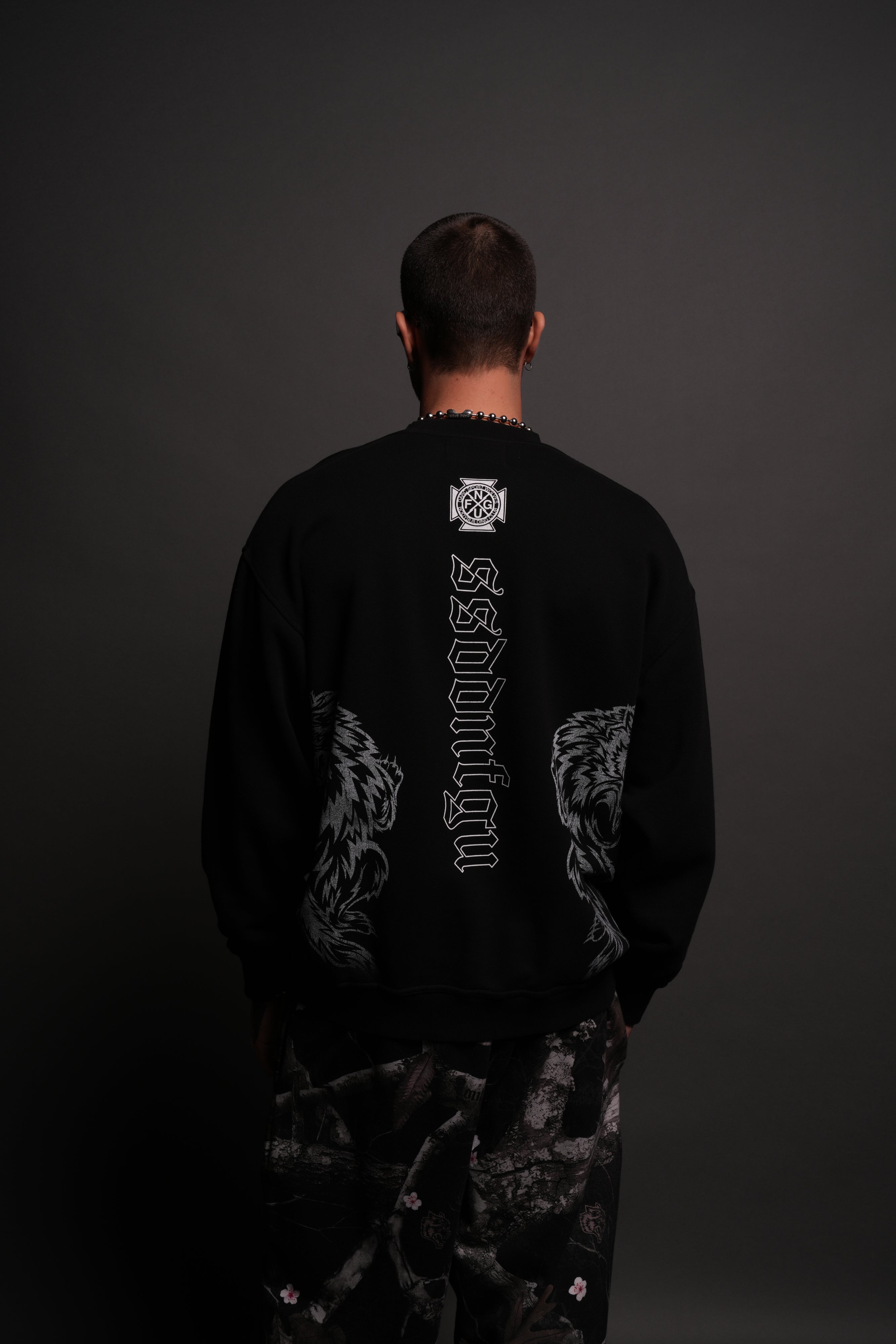 Alpha Wolf London Crewneck in Black