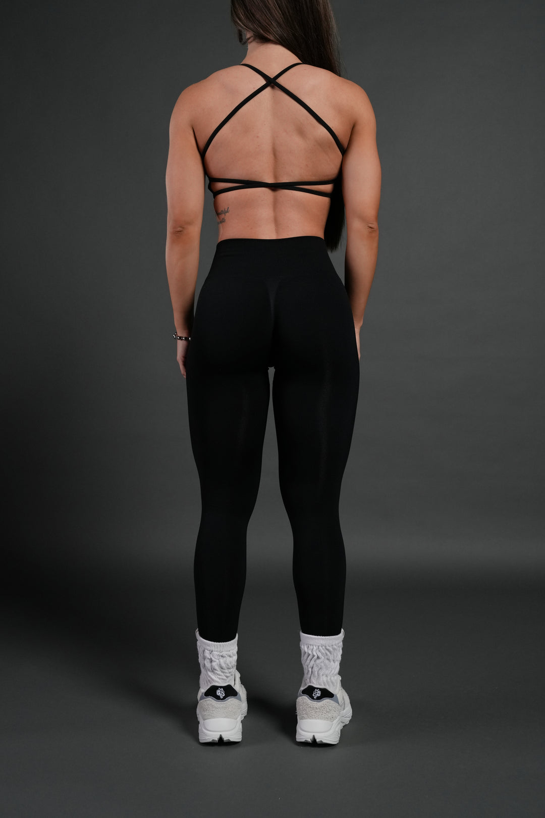 Wolves Pyramid "Skylar" Soft Seamless Leggings in Black