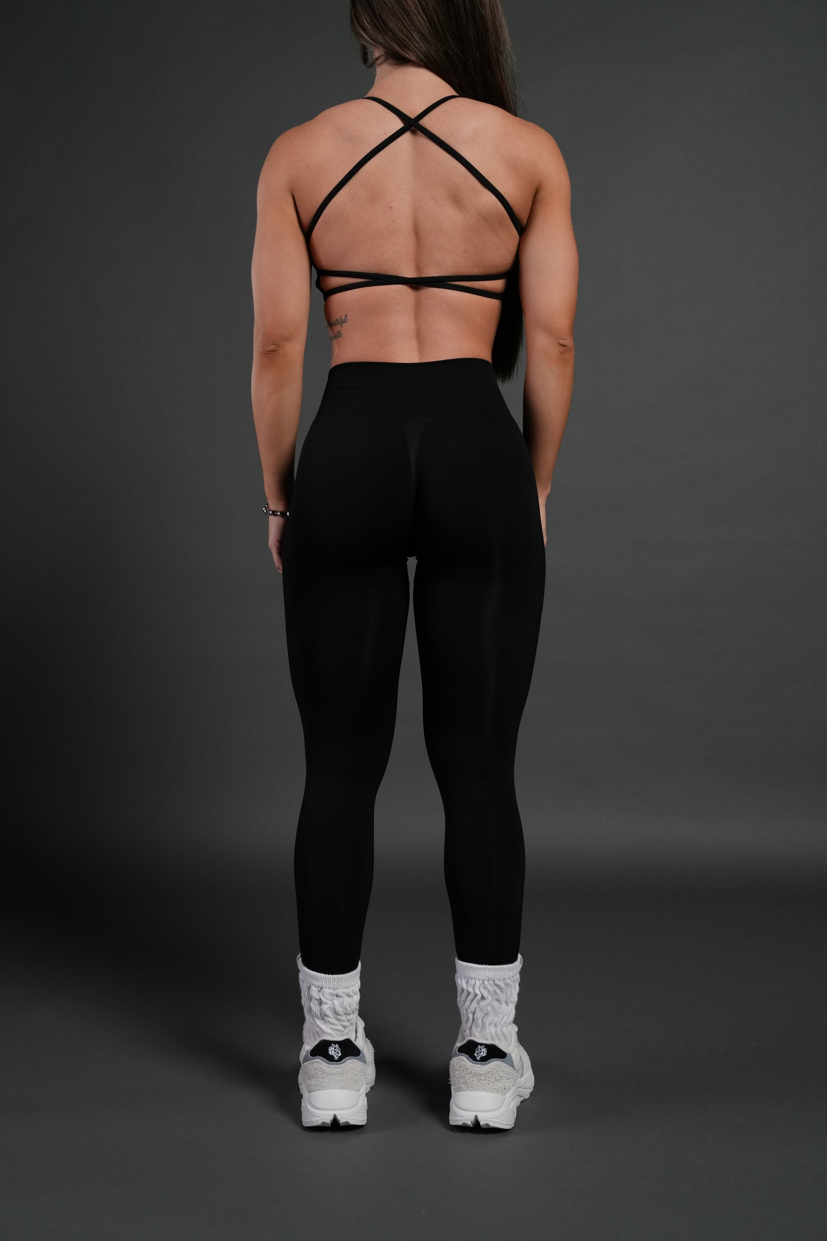 Wolves Pyramid "Skylar" Soft Seamless Leggings in Black