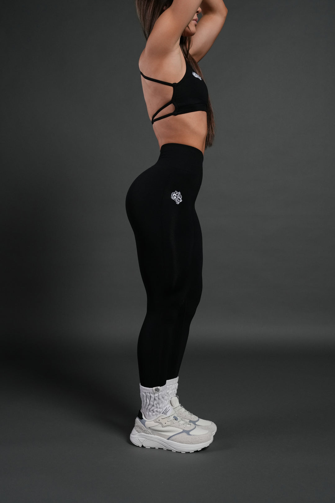 Wolves Pyramid "Skylar" Soft Seamless Leggings in Black