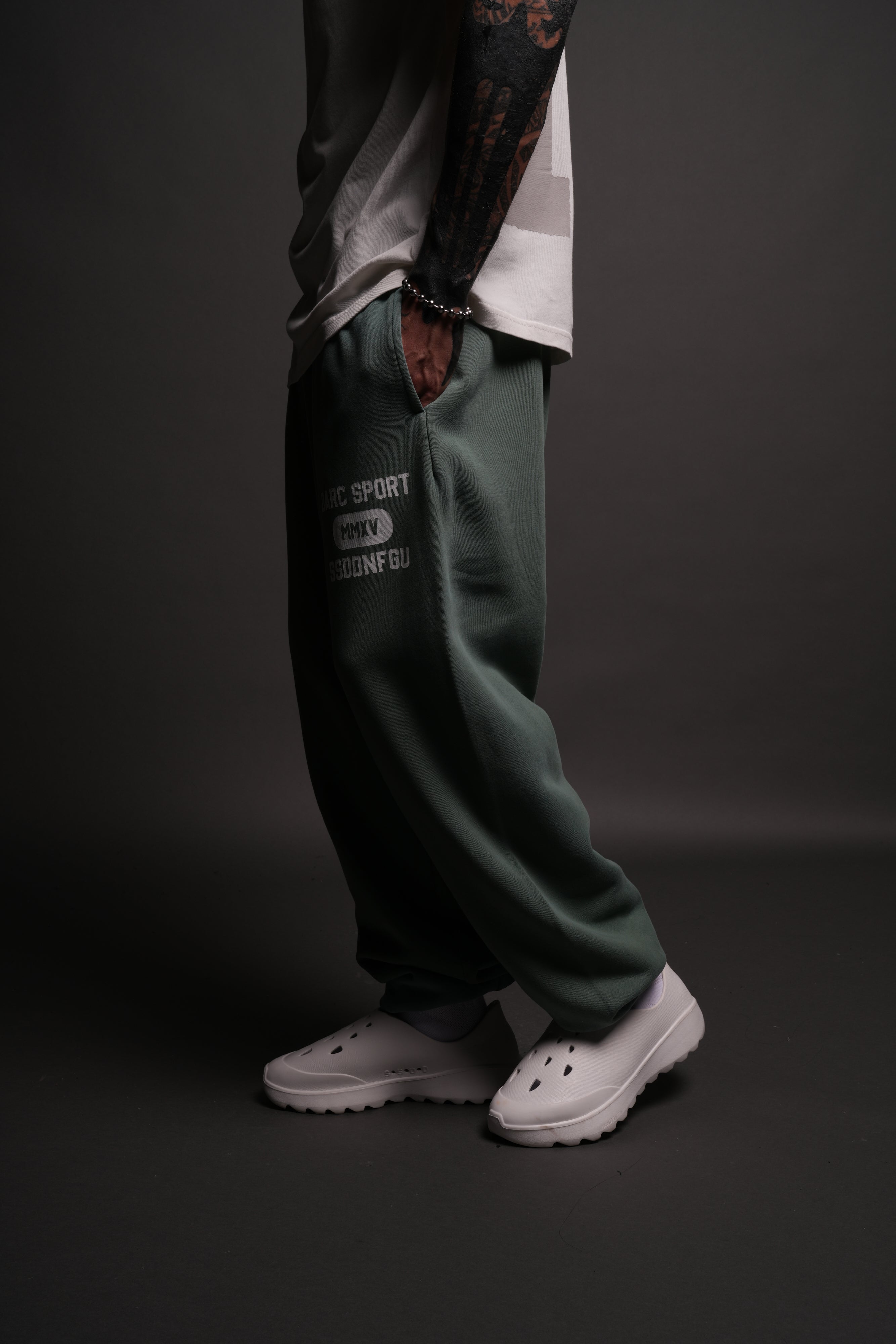 Wolves Forever Lightweight Lounger Sweat Pants in Hunter Green Driftwash