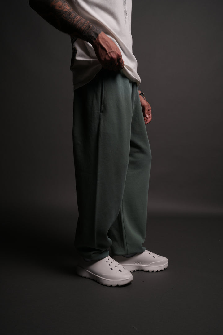Wolves Forever Lightweight Lounger Sweat Pants in Hunter Green Driftwash