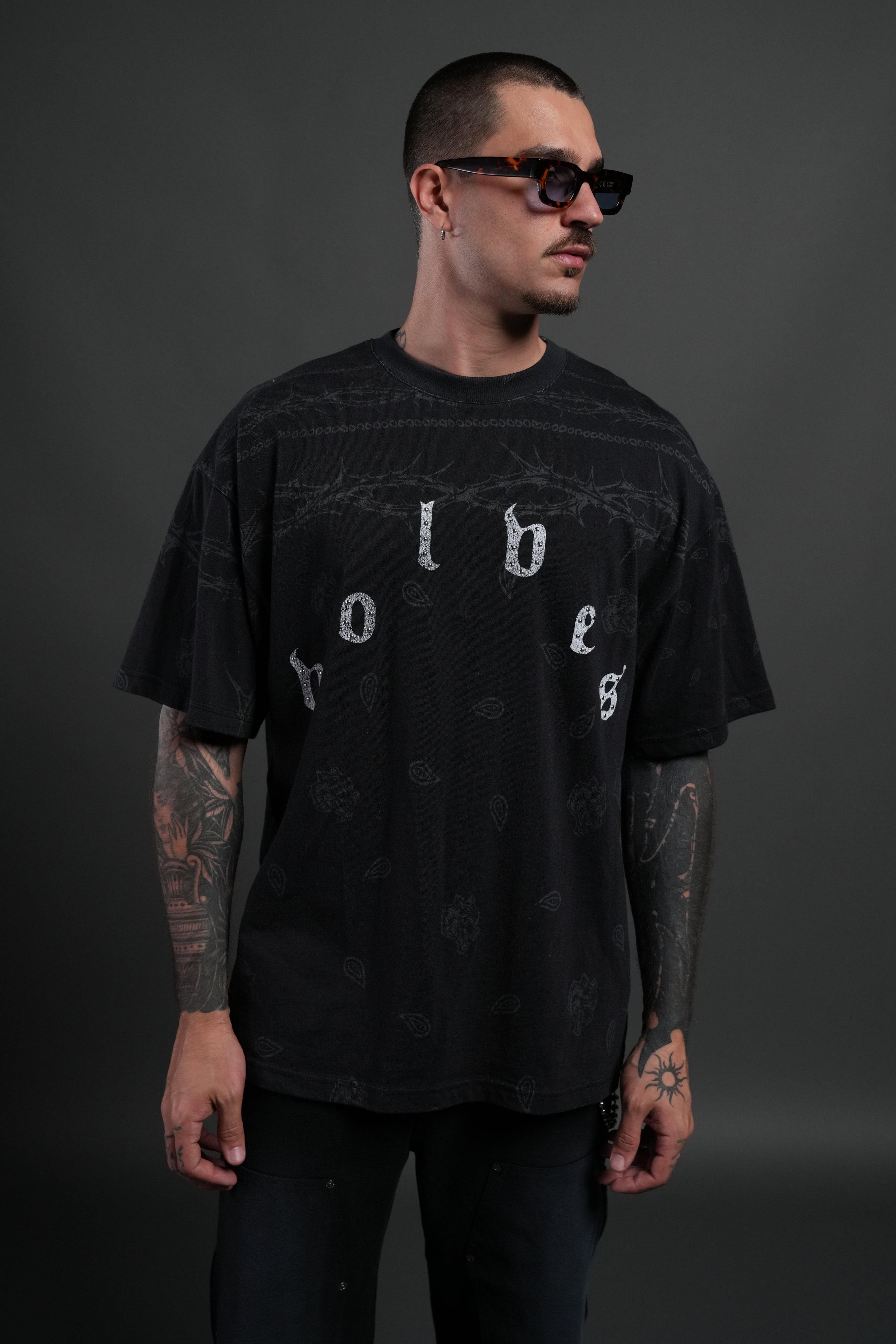 Studded Wolves Pyramid Premium Oversized Tee in Black Thorn Paisley