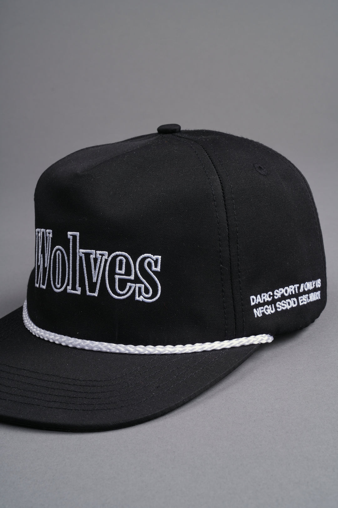 Wolves Paradise Hat in Black/White