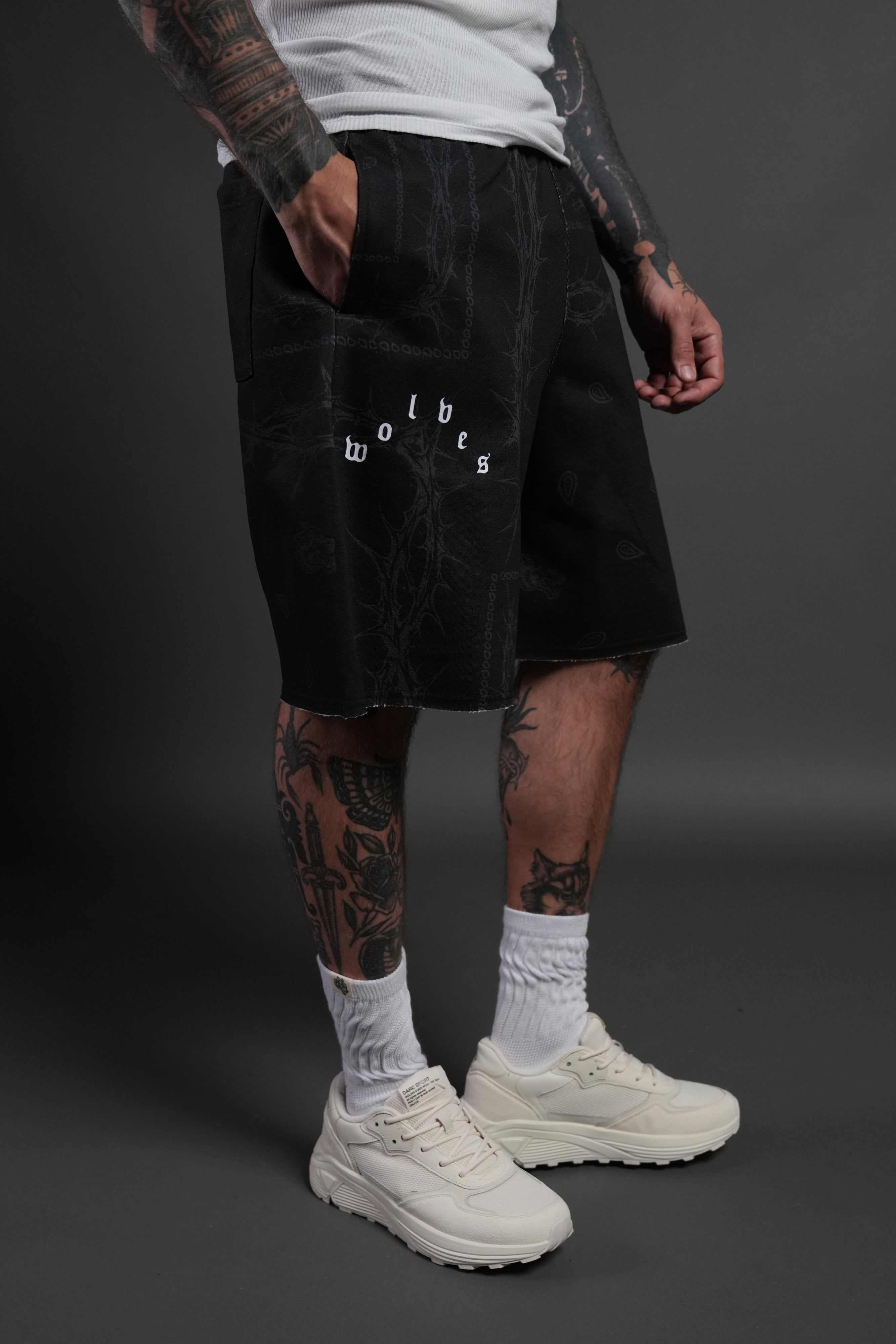 Wolves Pyramid Grunge Oversized Raw Hem Post Lounge Sweat Shorts in Black Thorn Paisley