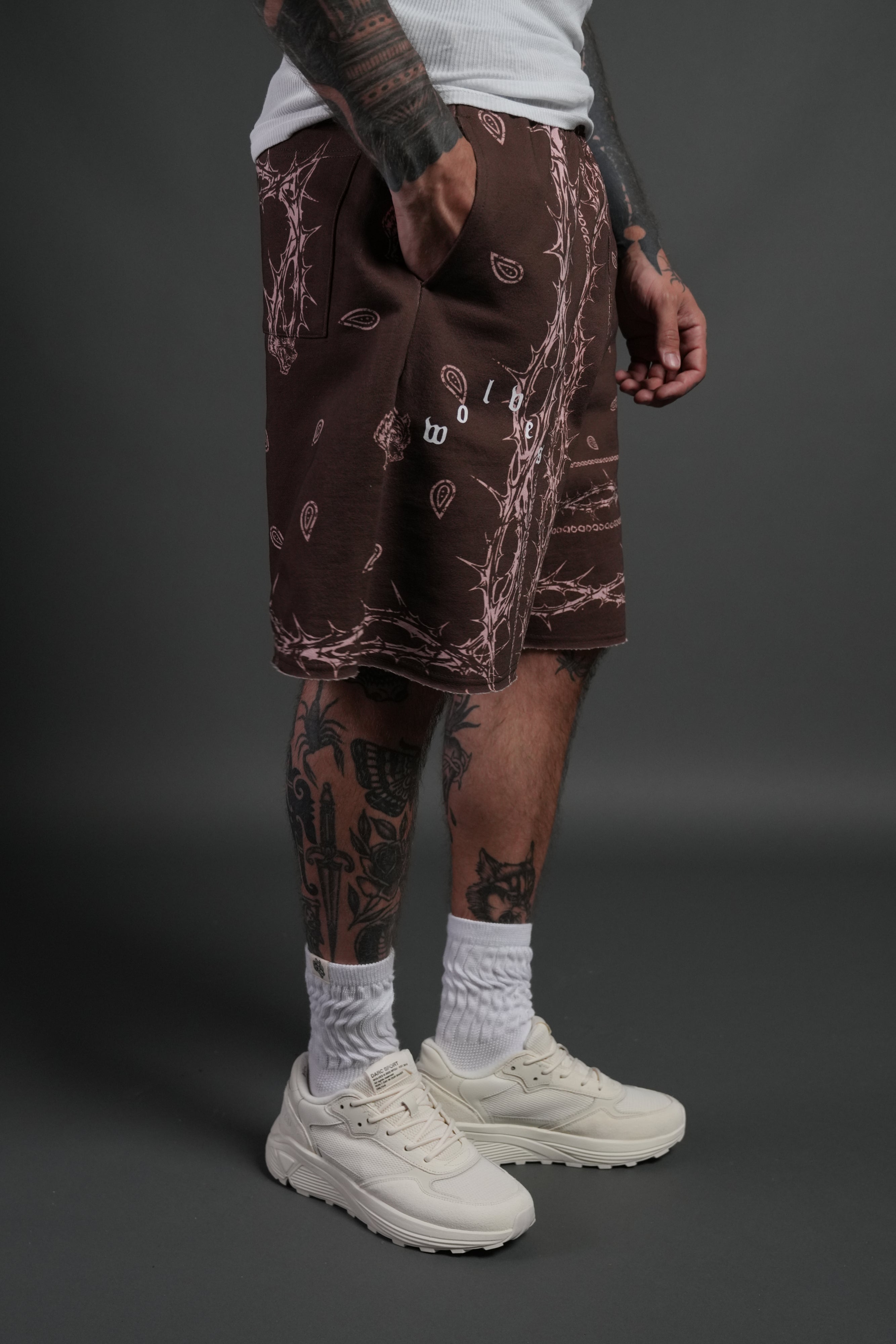 Wolves Pyramid Grunge Oversized Raw Hem Post Lounge Sweat Shorts in Desert Dust Thorn Paisley