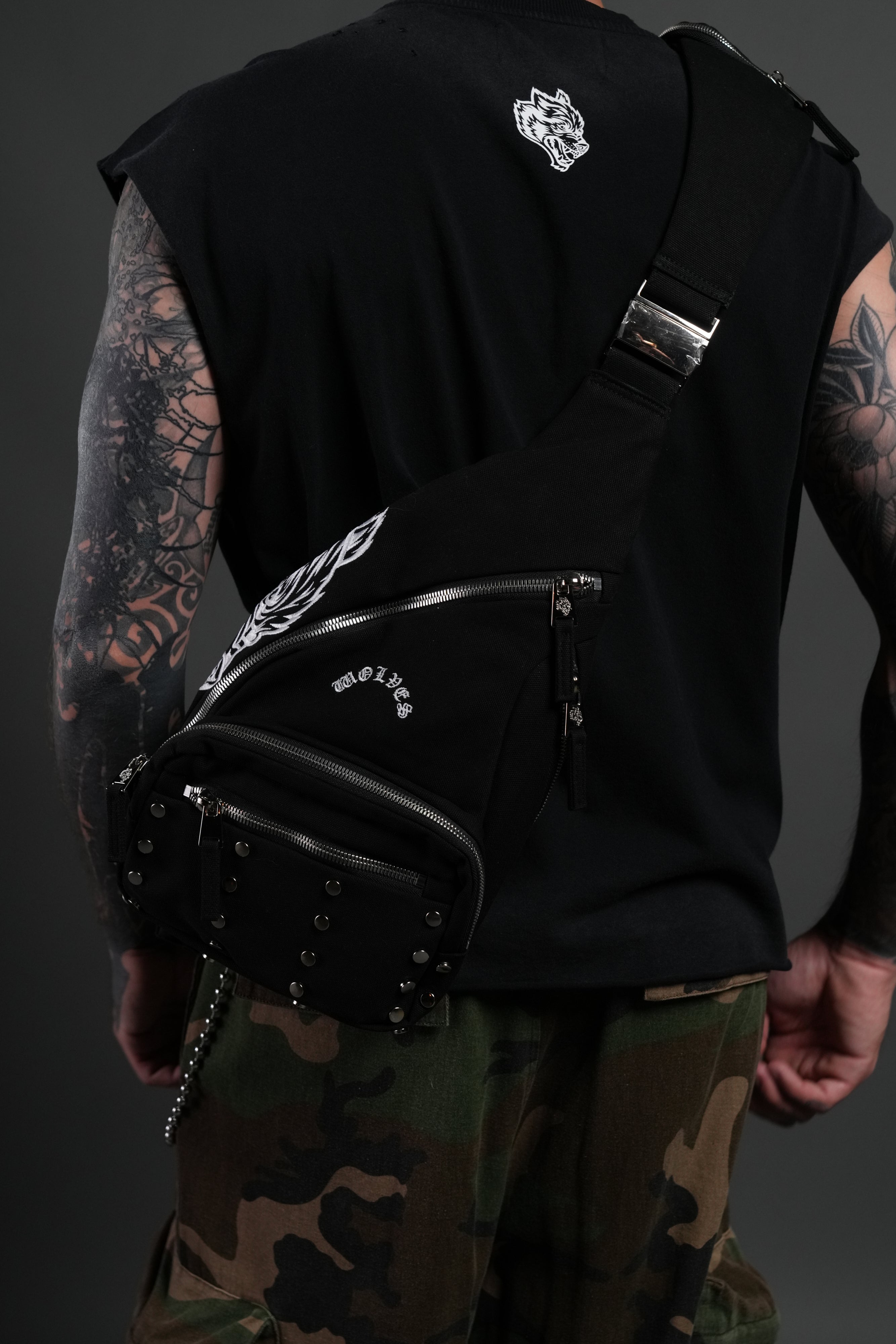 Wolf Head Ronin Side Bag in Black