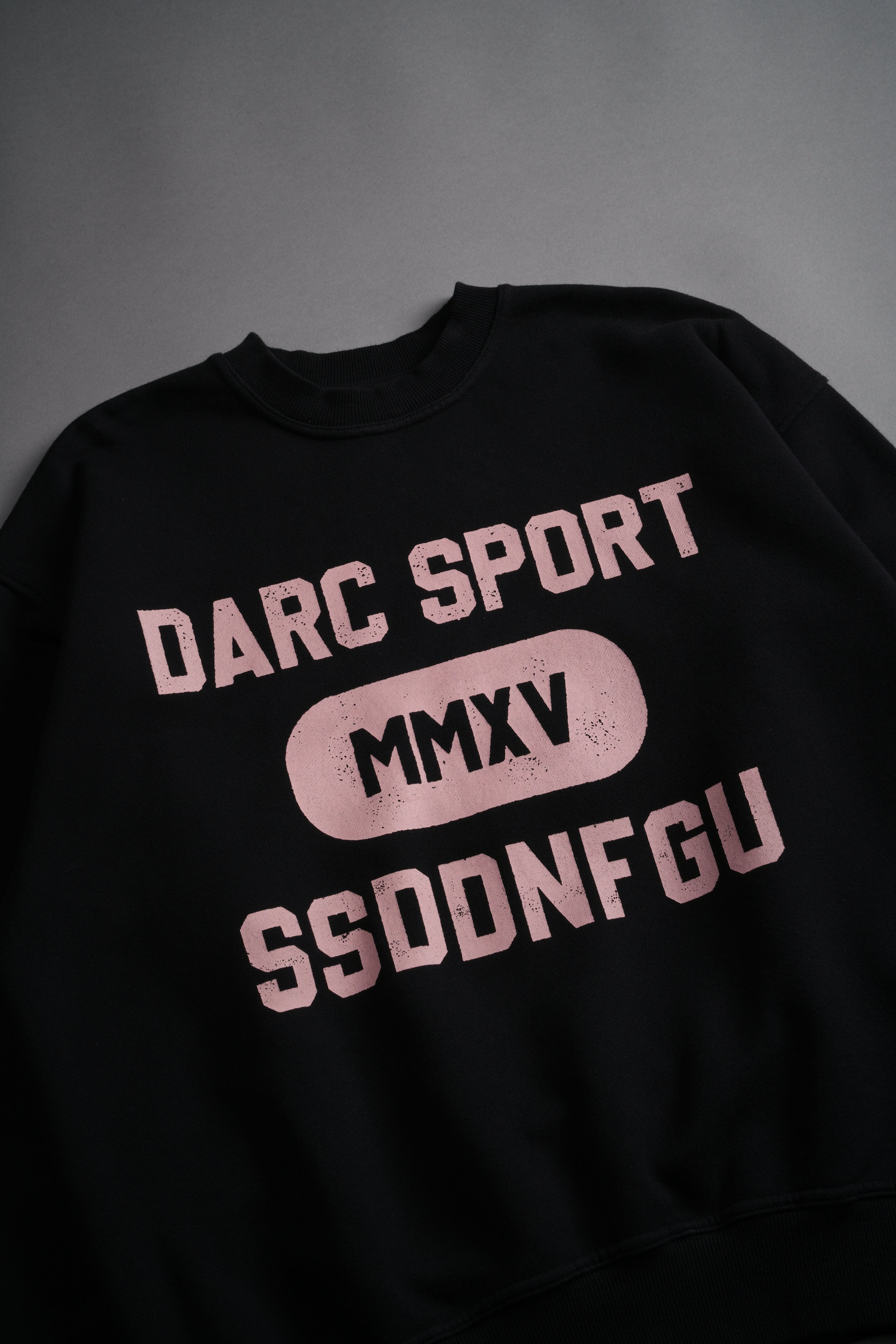 Wolves Forever London Crewneck in Black/Pink