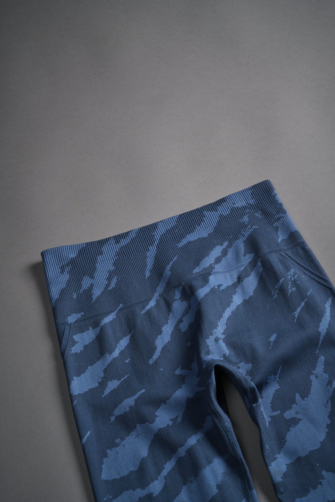 Big Wolf "Everson" Huxley Scrunch Leggings in Ocean Blue Native Camo