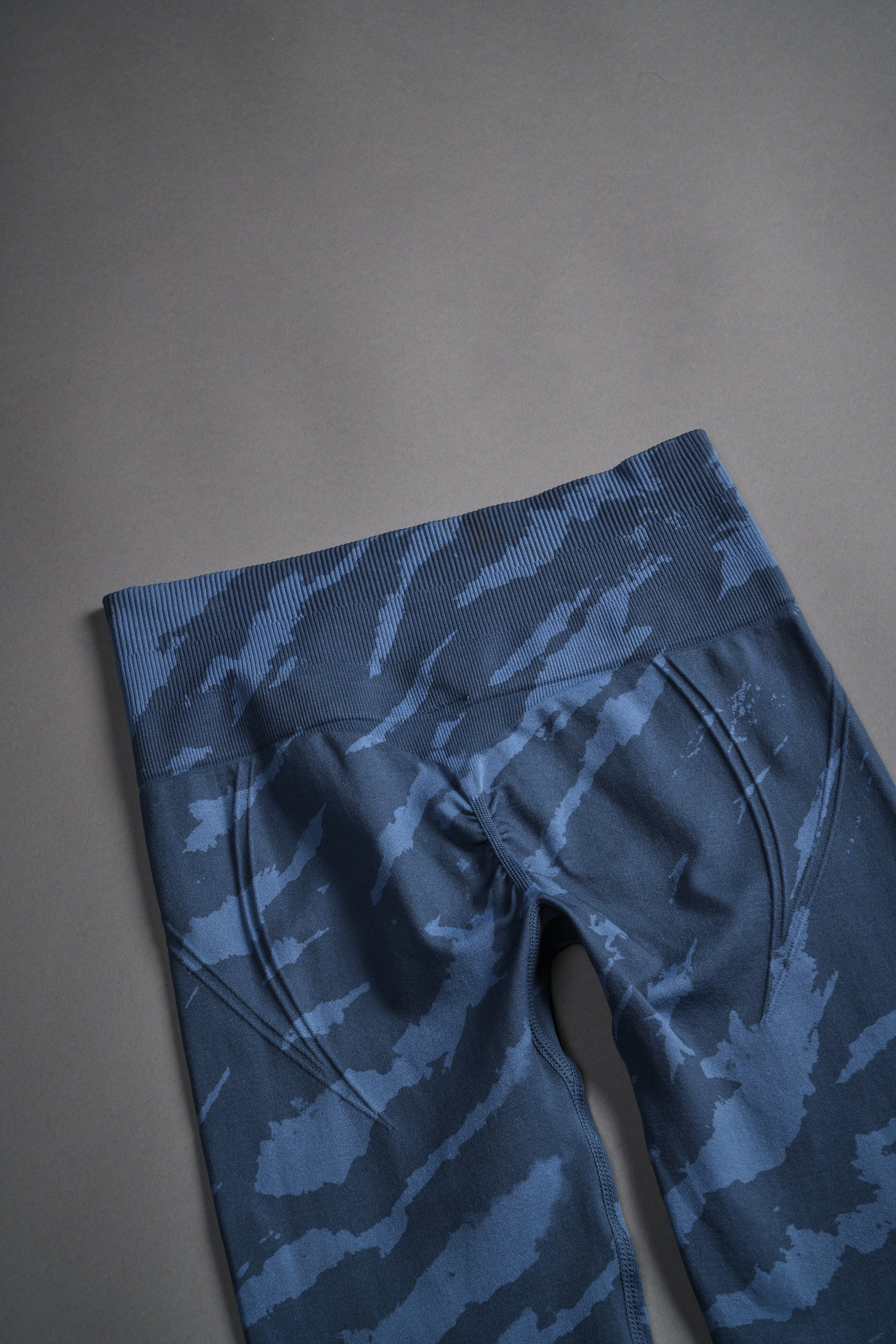 Big Wolf "Everson" Huxley Scrunch Leggings in Ocean Blue Native Camo