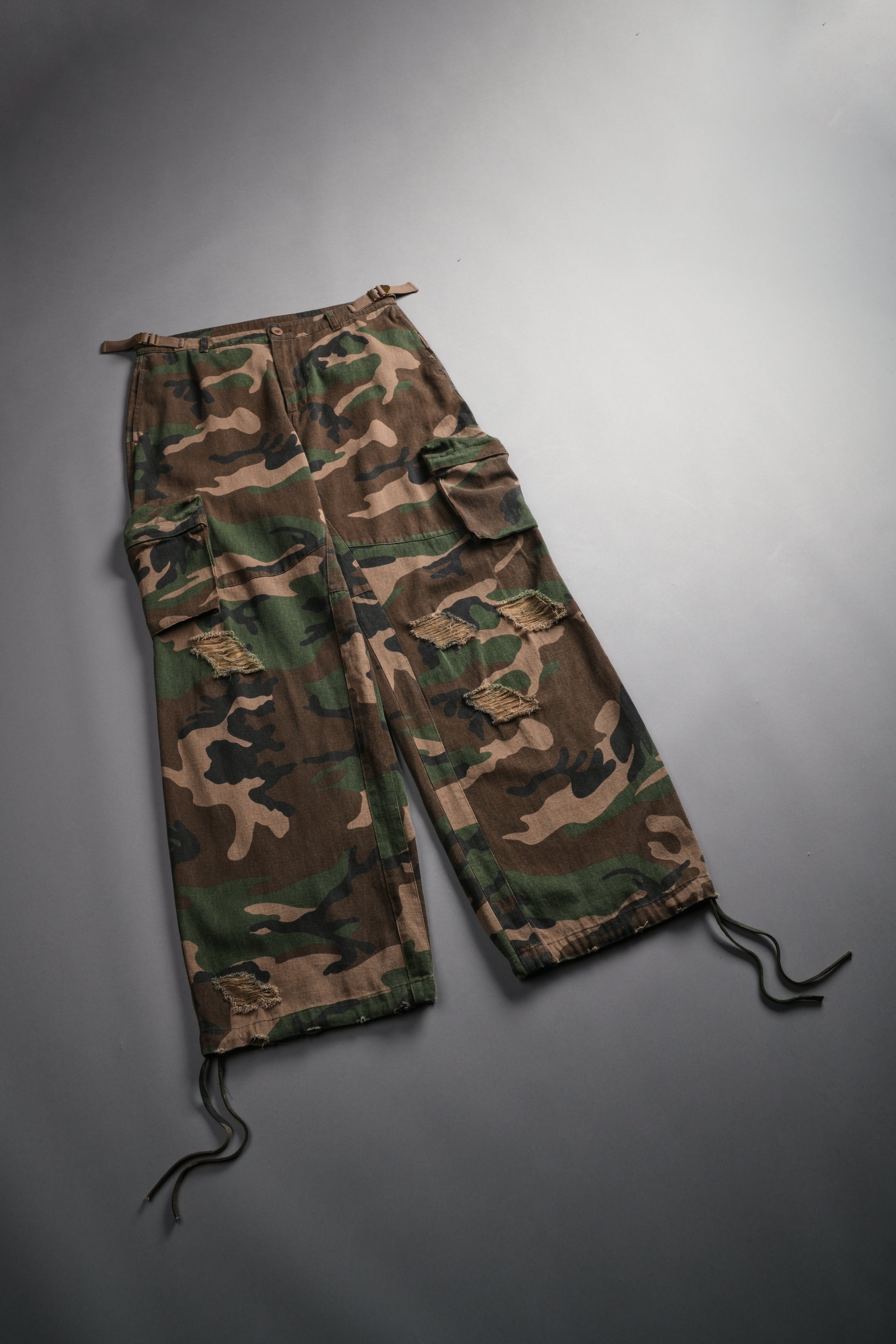 Wolf Chopper Duke Cargo Pants in Woodland Camo