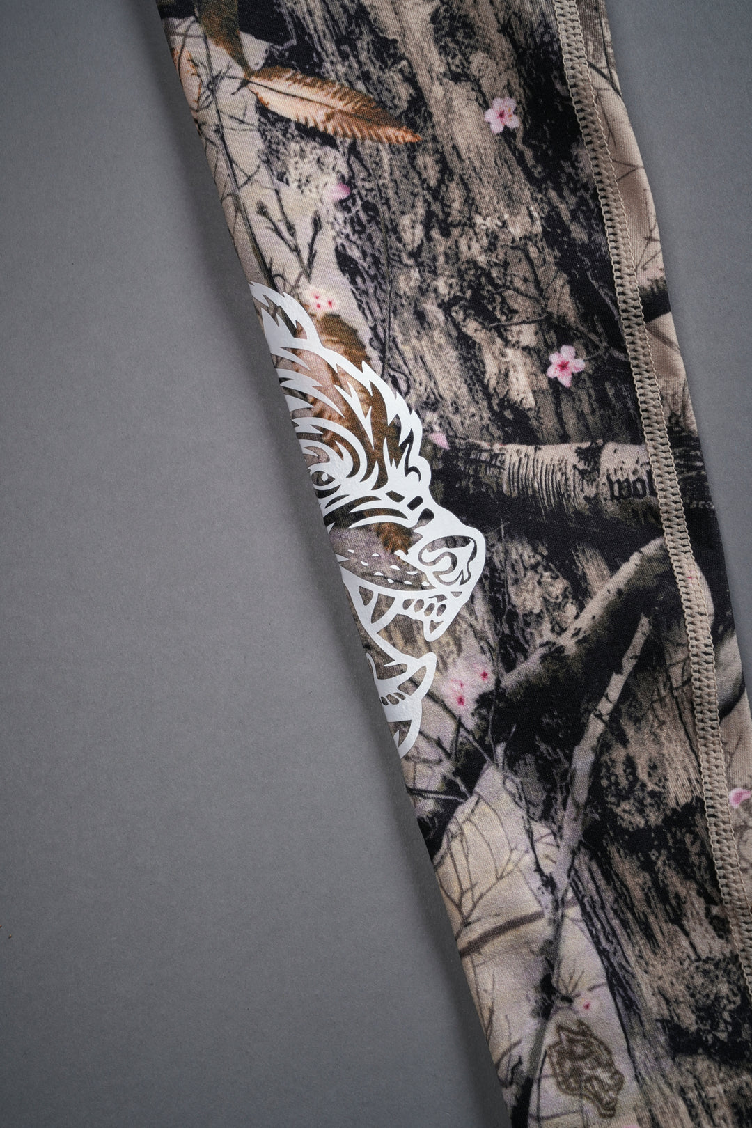 Chopper "Everson Seamless" Scrunch Leggings in Cherry Blossom Woodland Camo