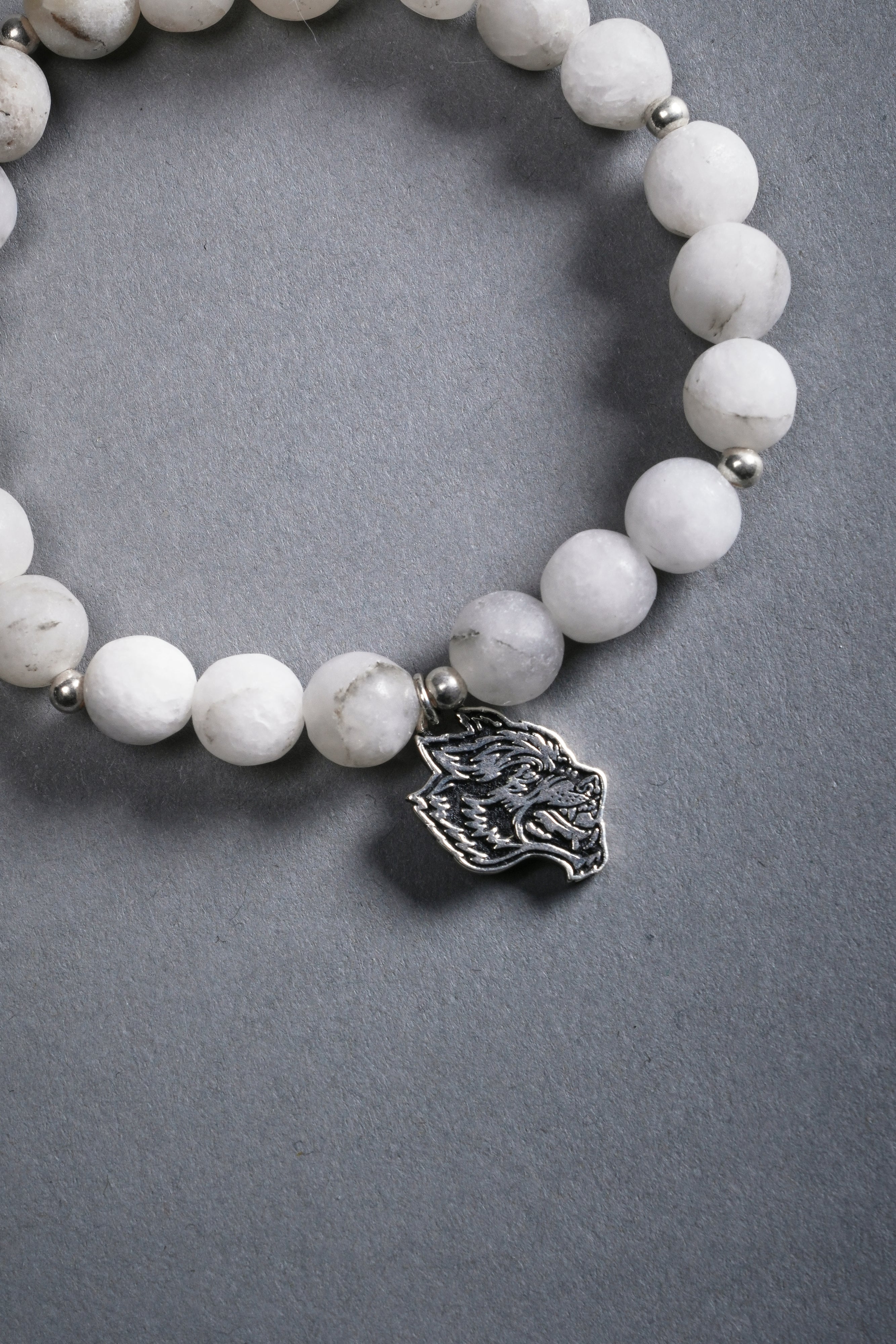 Wolf Head Pendant She Bracelet in White