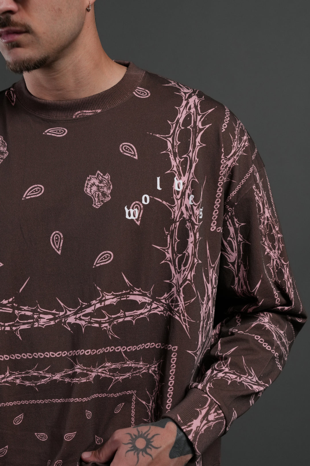 Wolves Pyramid Grunge "Box Cut" L/S Tee in Desert Dust Thorn Paisley