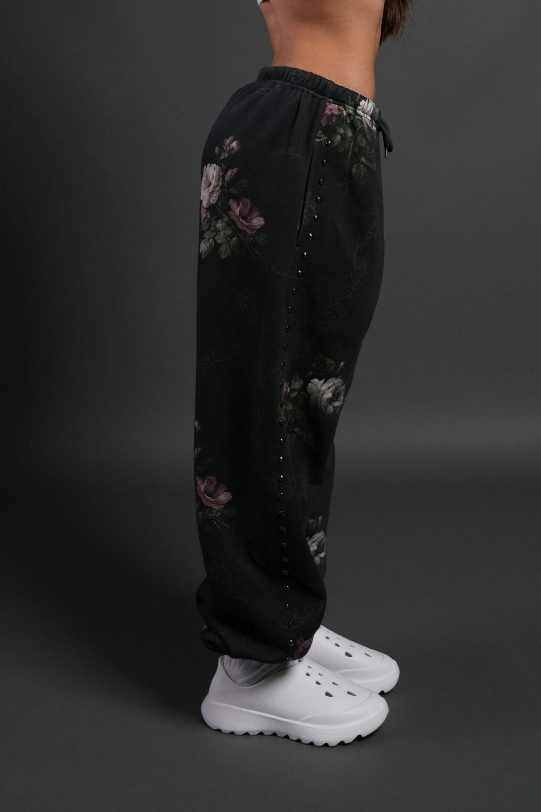 Rose Thorn Lightweight Lounger Sweat Pants in Black Rose Thorn