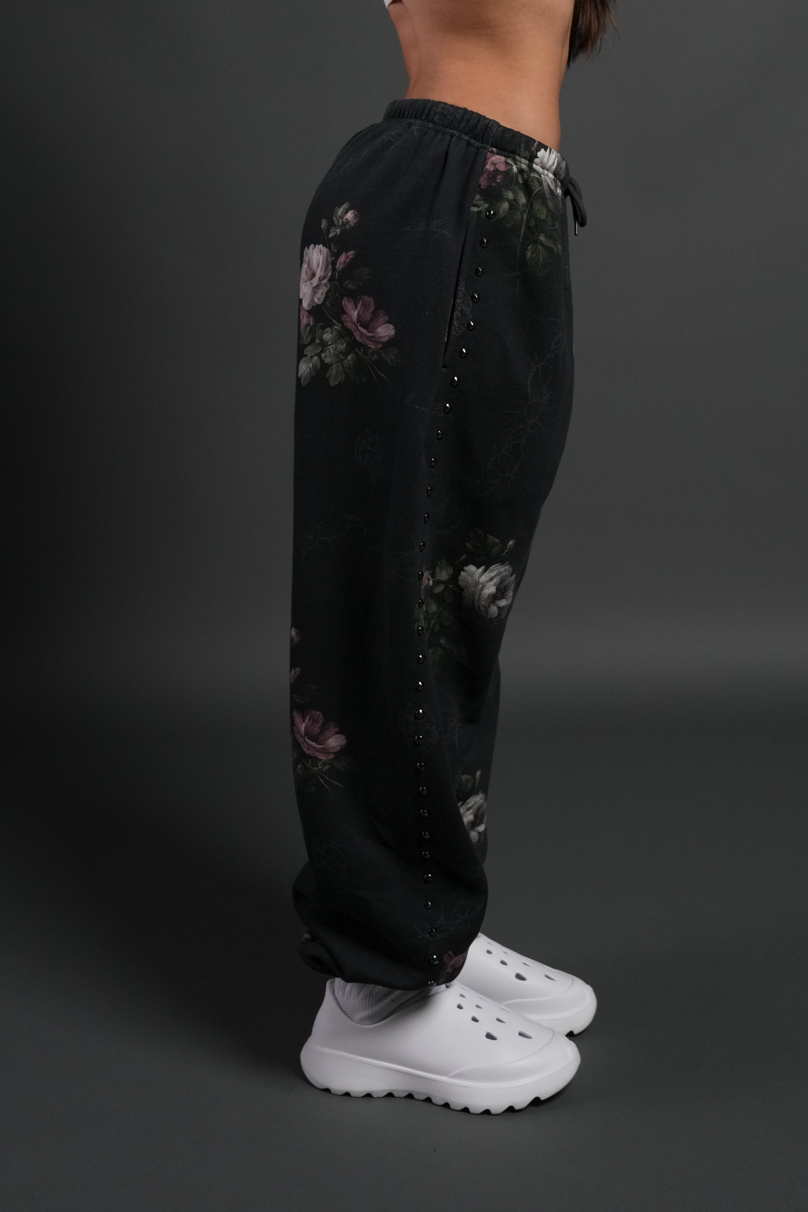 Rose Thorn Lightweight Lounger Sweat Pants in Black Rose Thorn