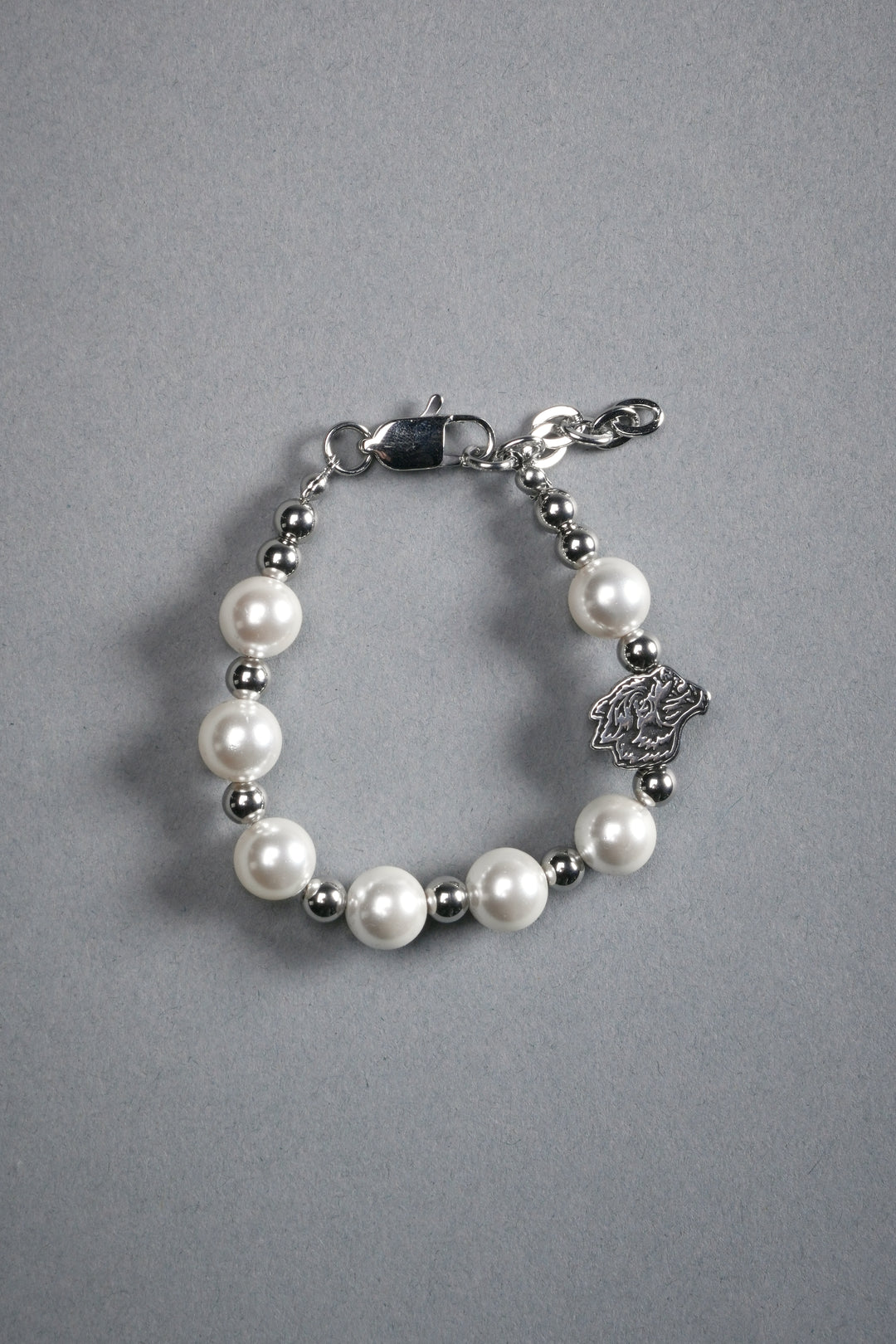 She Wolf Head Bracelet in Pearl