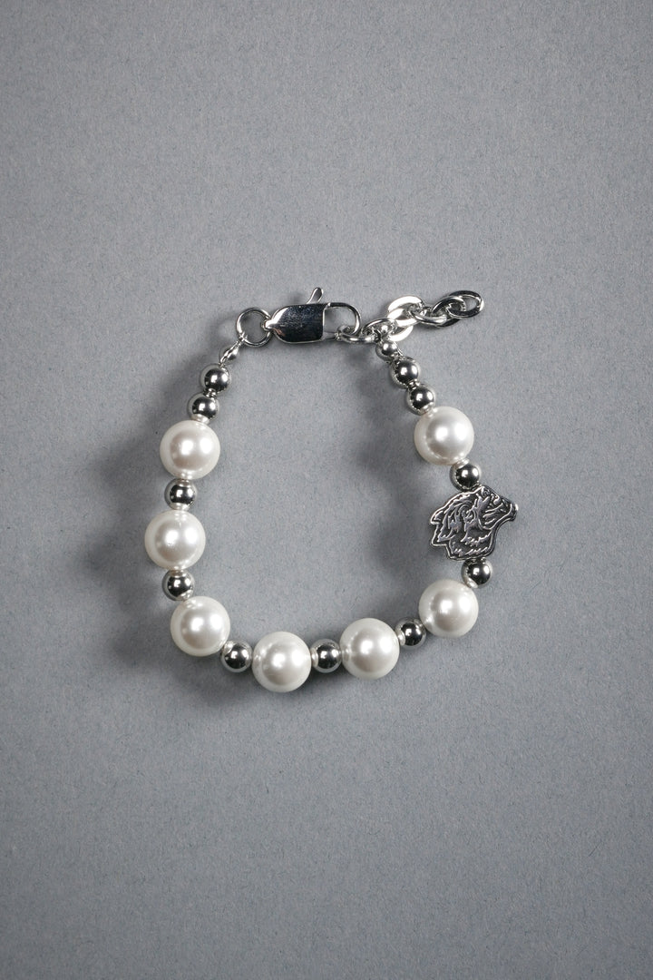 She Wolf Head Bracelet in Pearl