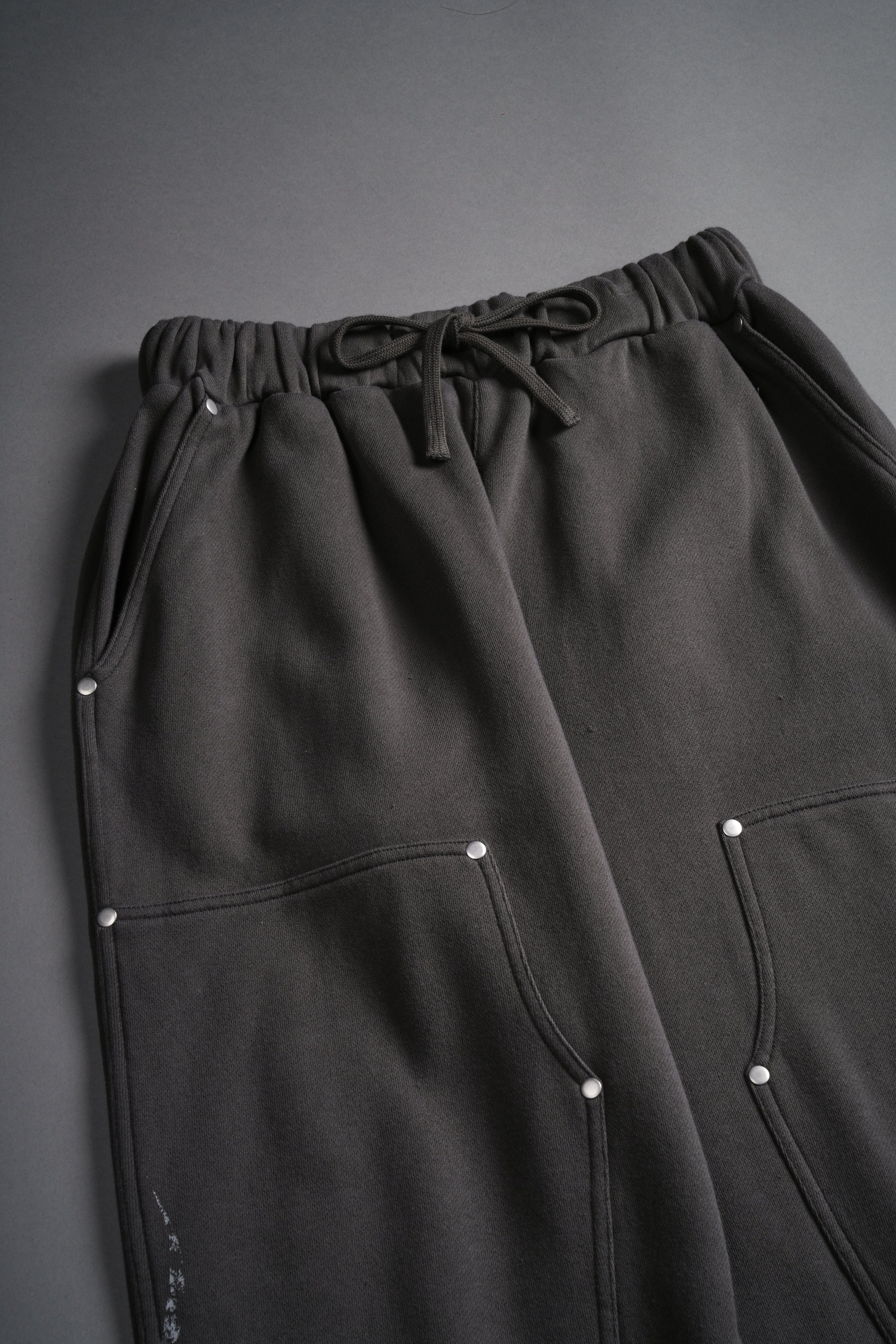 Finite Flame Rivet Fleece Sweat Pants in Wolf Gray