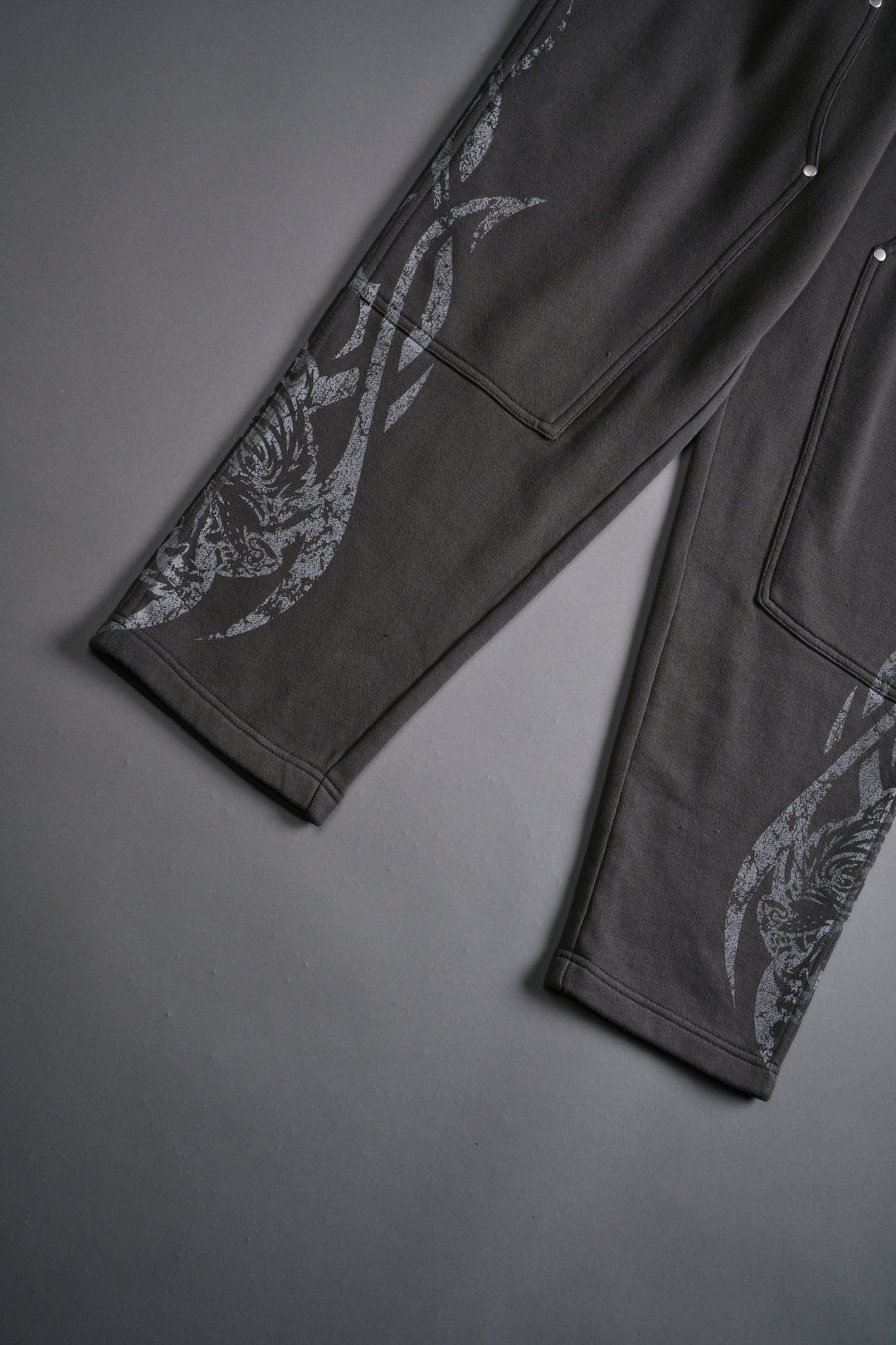 Finite Flame Rivet Fleece Sweat Pants in Wolf Gray