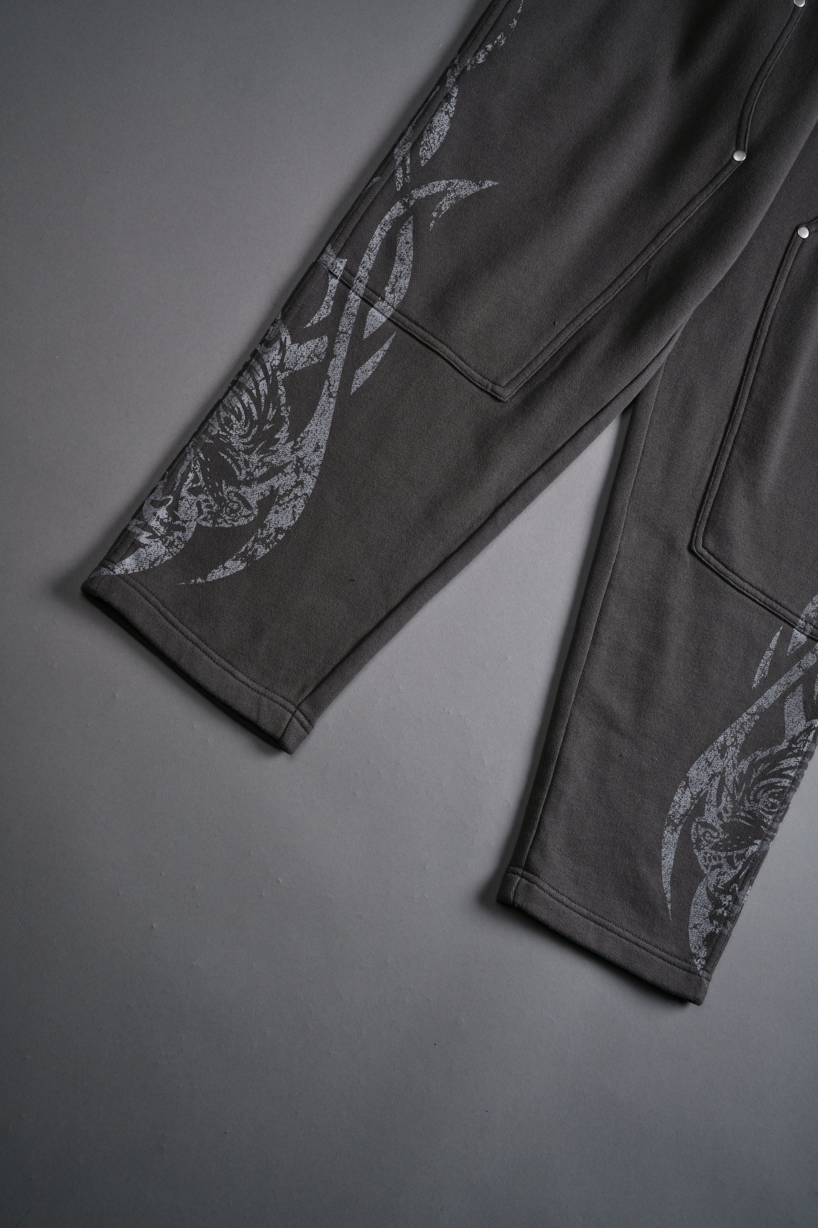 Finite Flame Rivet Fleece Sweat Pants in Wolf Gray