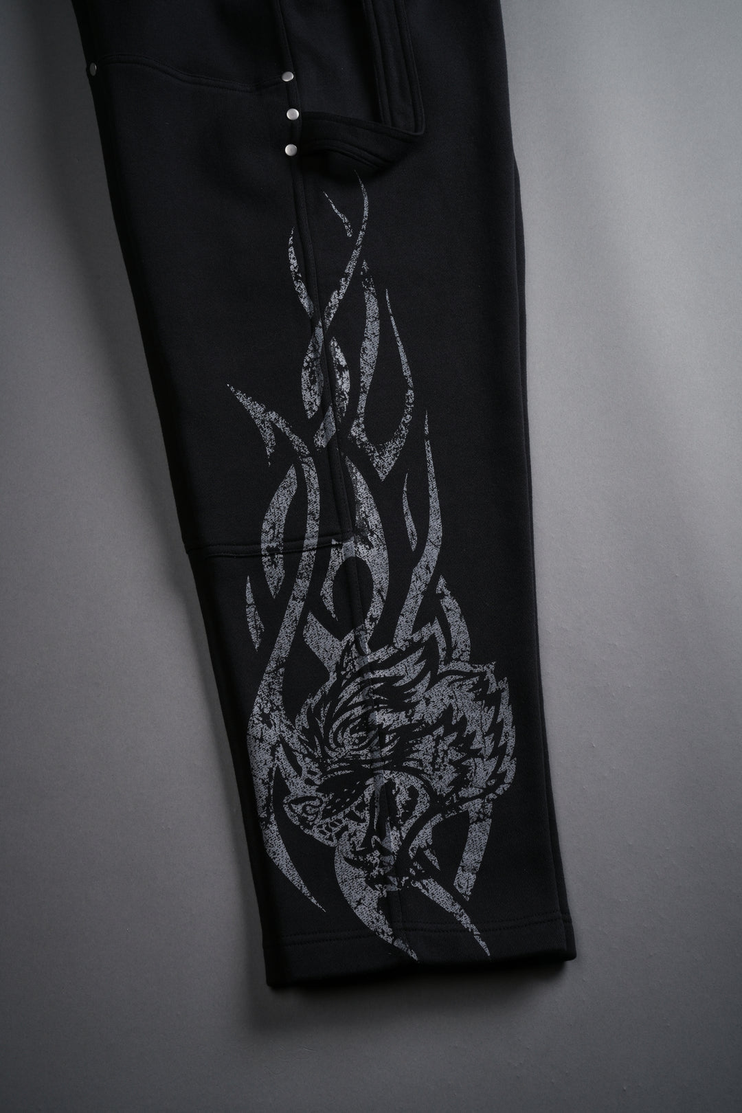 Finite Flame Rivet Fleece Sweat Pants in Black