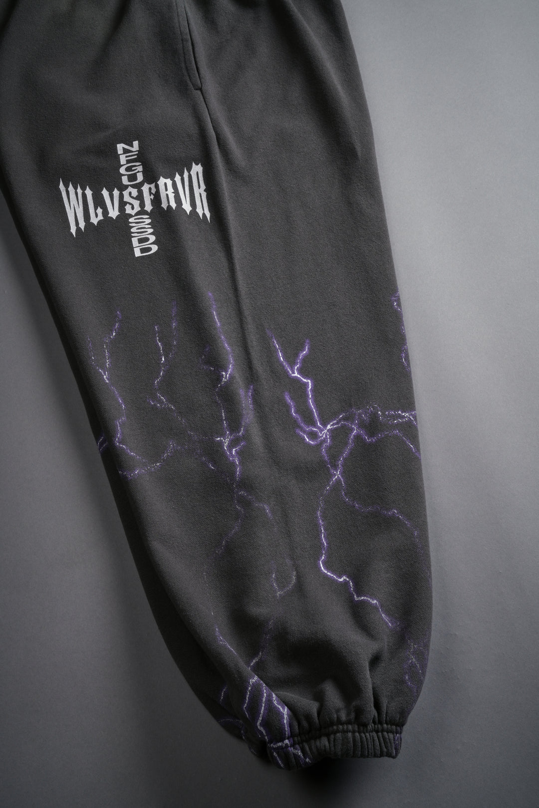 Iron Code Lounger Sweat Pants in Wolf Gray Drift Wash