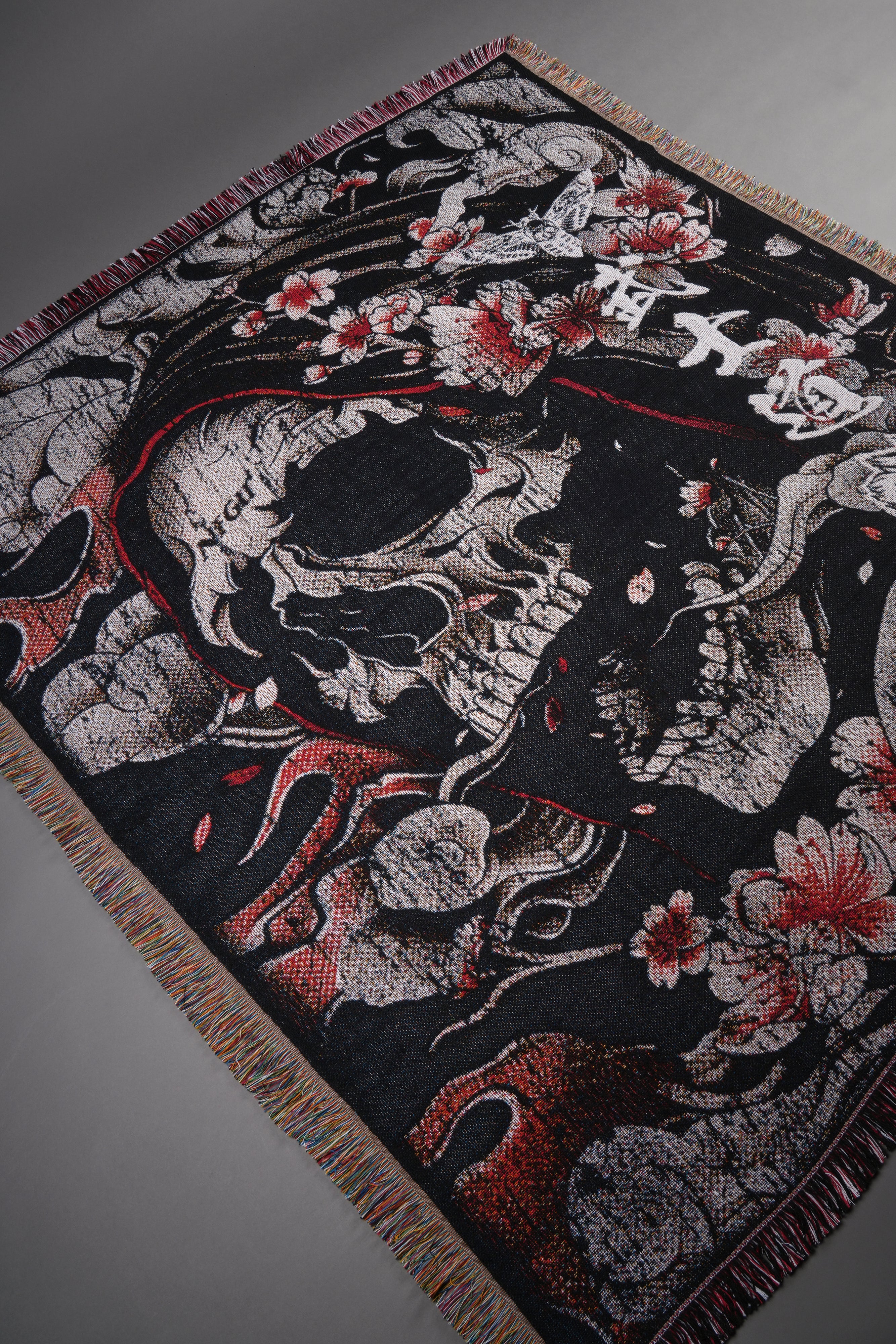 Shi Tapestry Blanket in Black