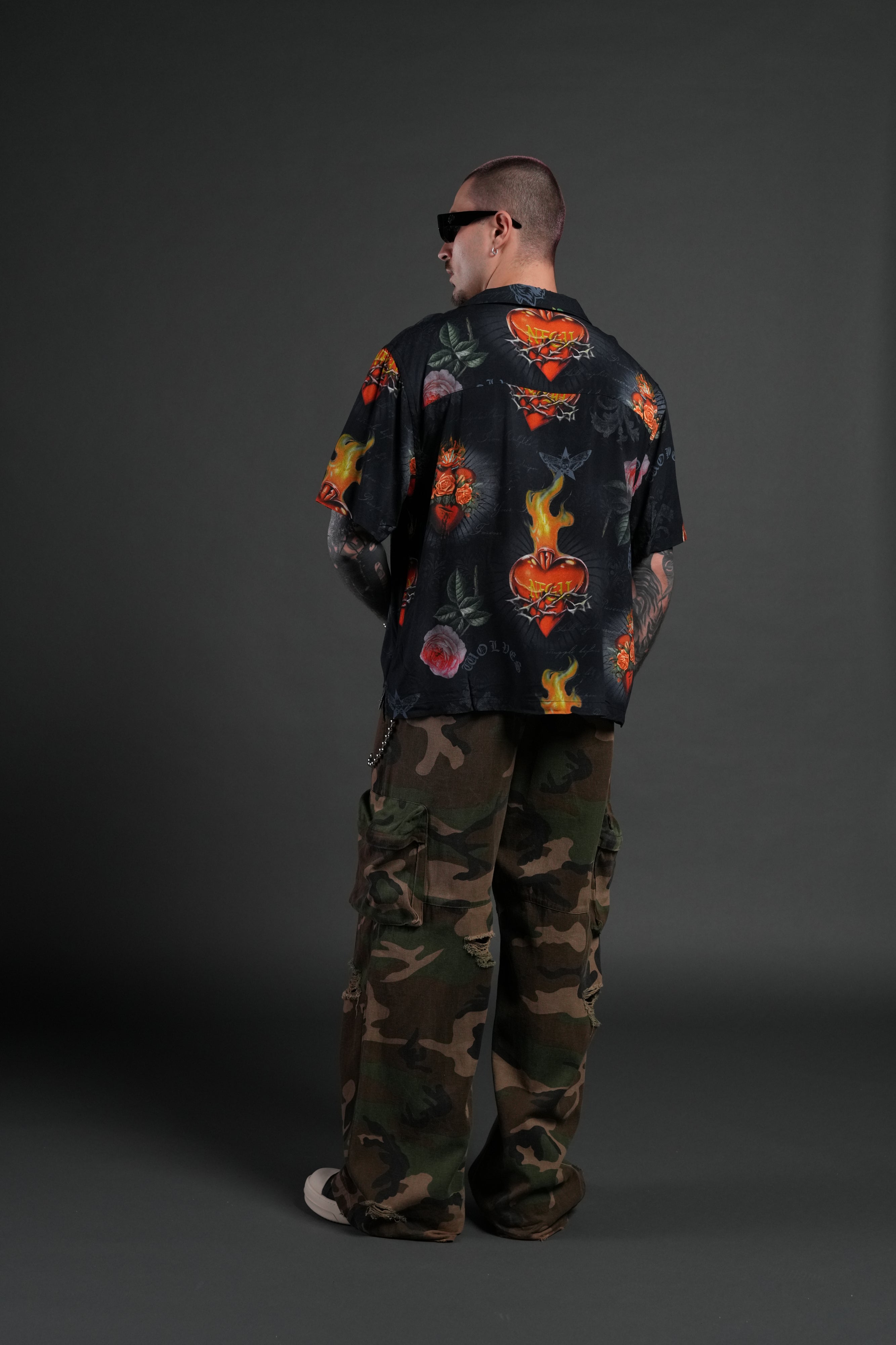 Sacred Path Mid-Length Button Up in Corazon de Oscuridad