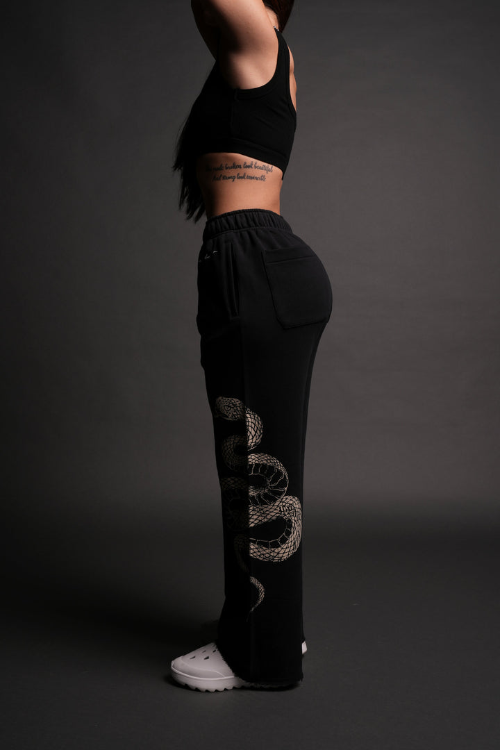 New Beginnings She Big Cozy Cargo Sweats in Black