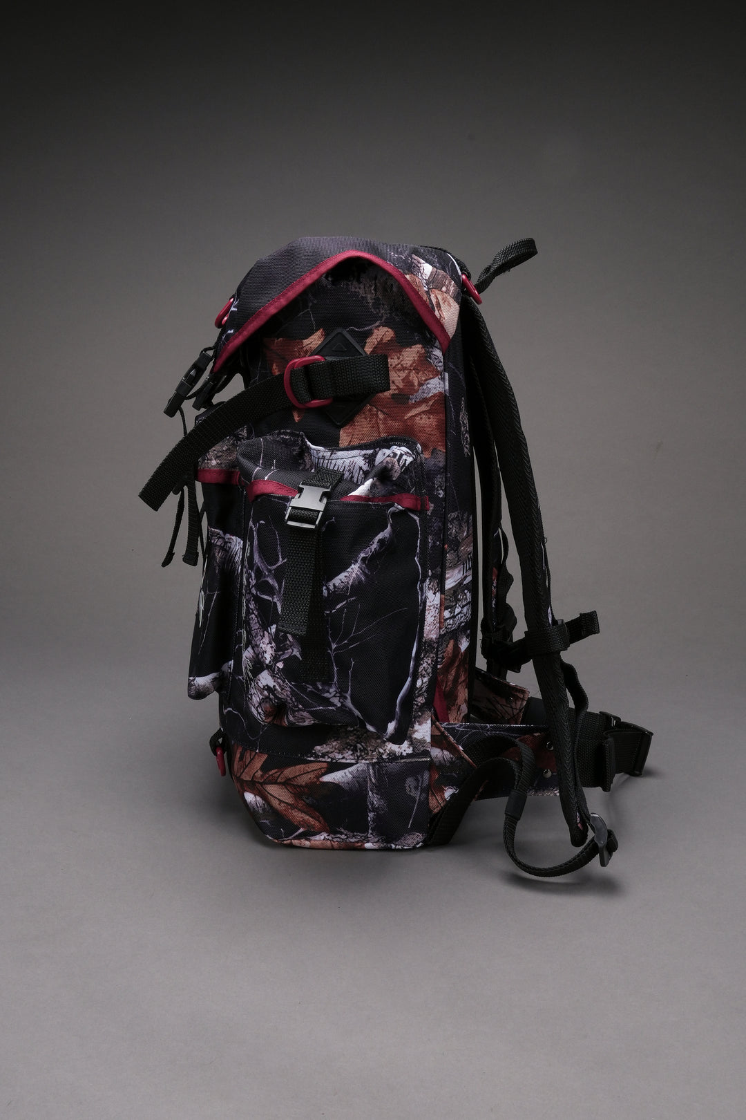 Okami Traveler Backpack in Darc Woodland Camo