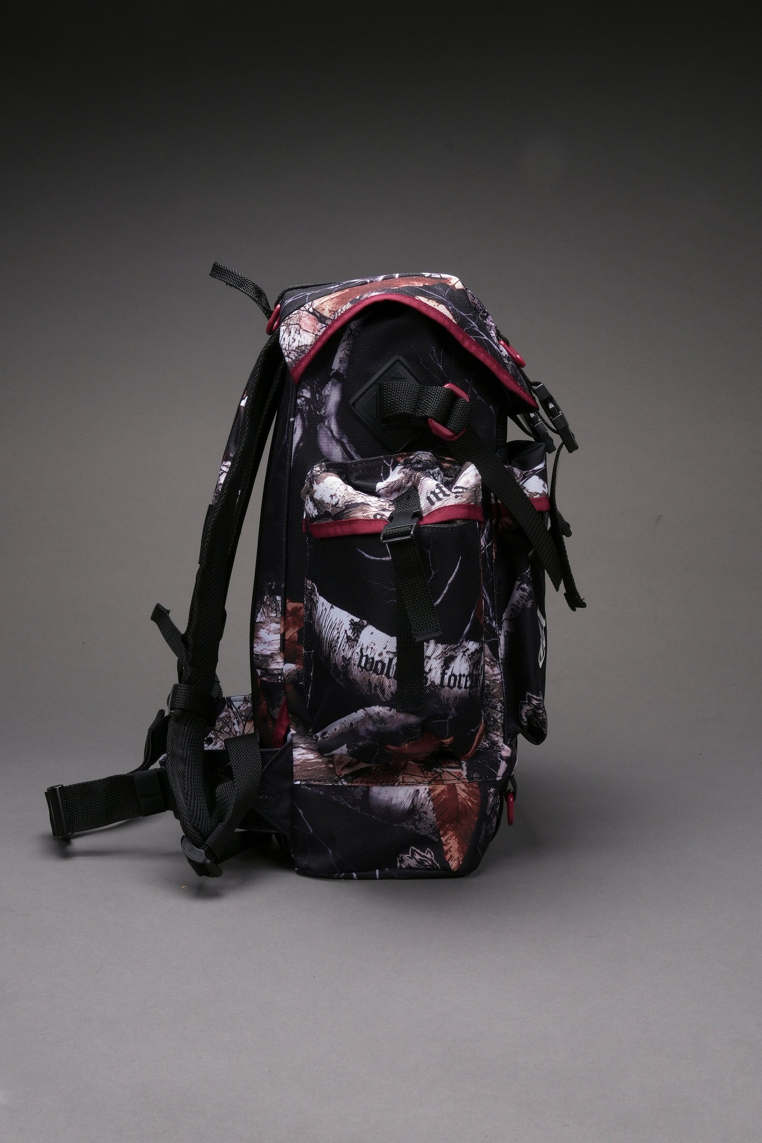 Okami Traveler Backpack in Darc Woodland Camo