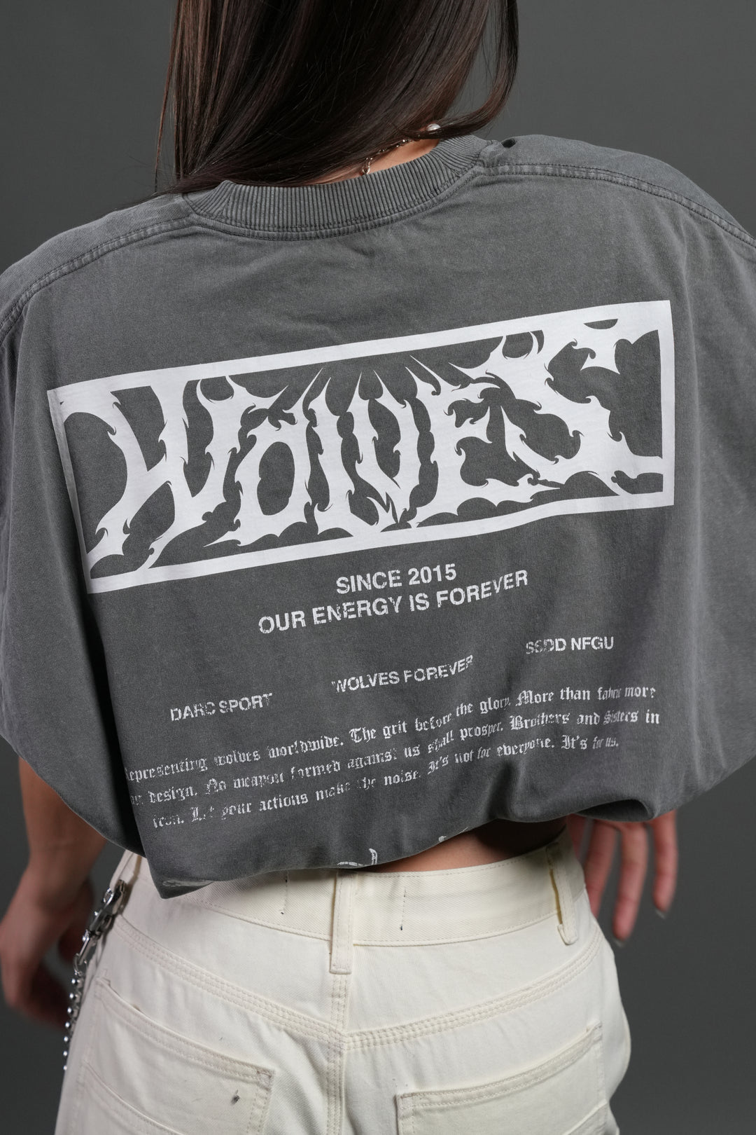 Death's-Head Grunge Cut-Off Mid Length Raw Hem Tee in Slate Gray
