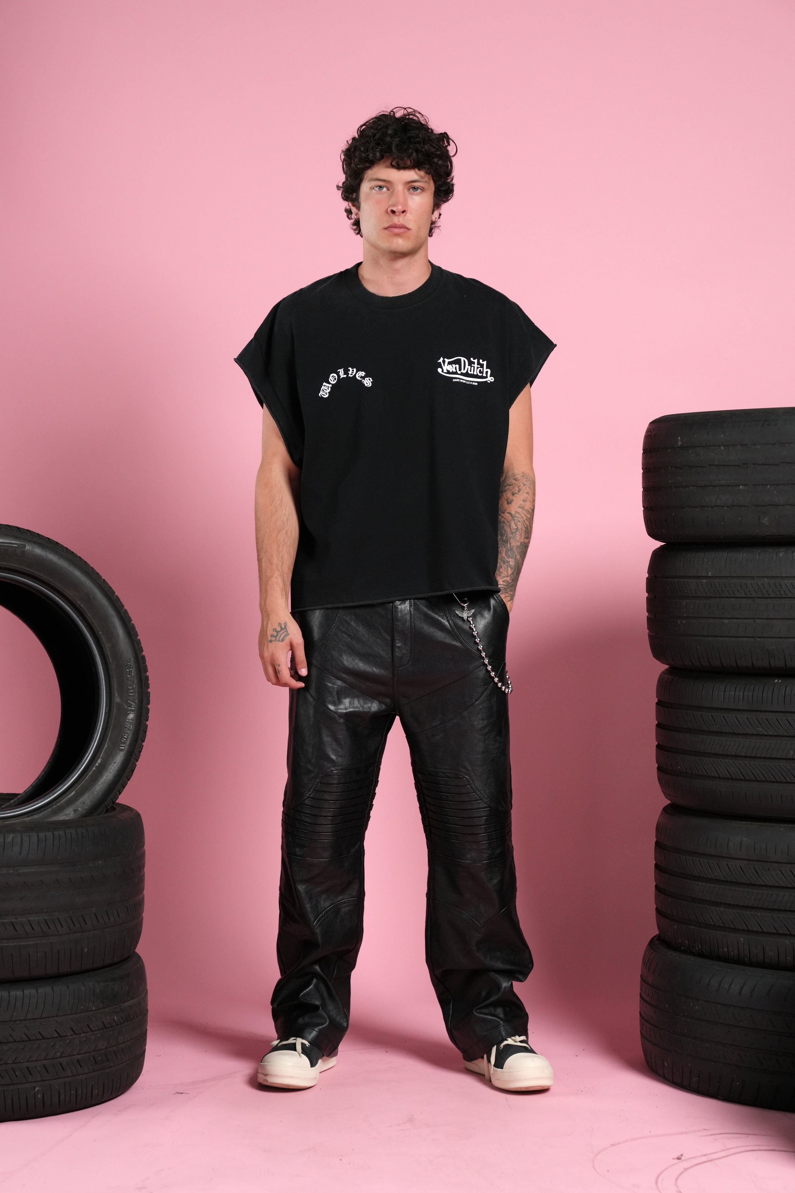 Von Darc Grunge Cut-Off Mid-Length Raw Hem Tee in Black