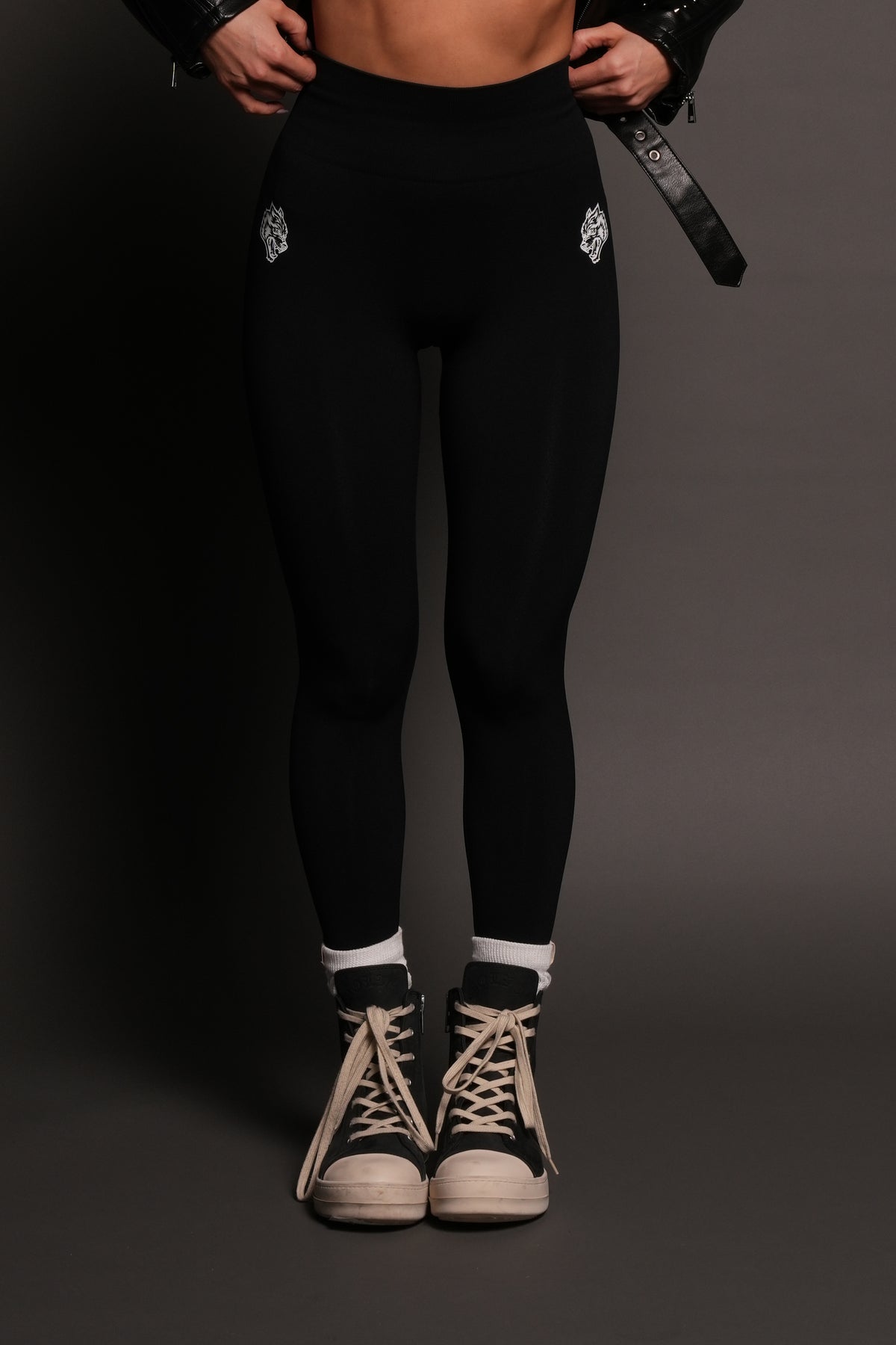 Dual Wolf Skylar Soft Seamless Leggings In Black