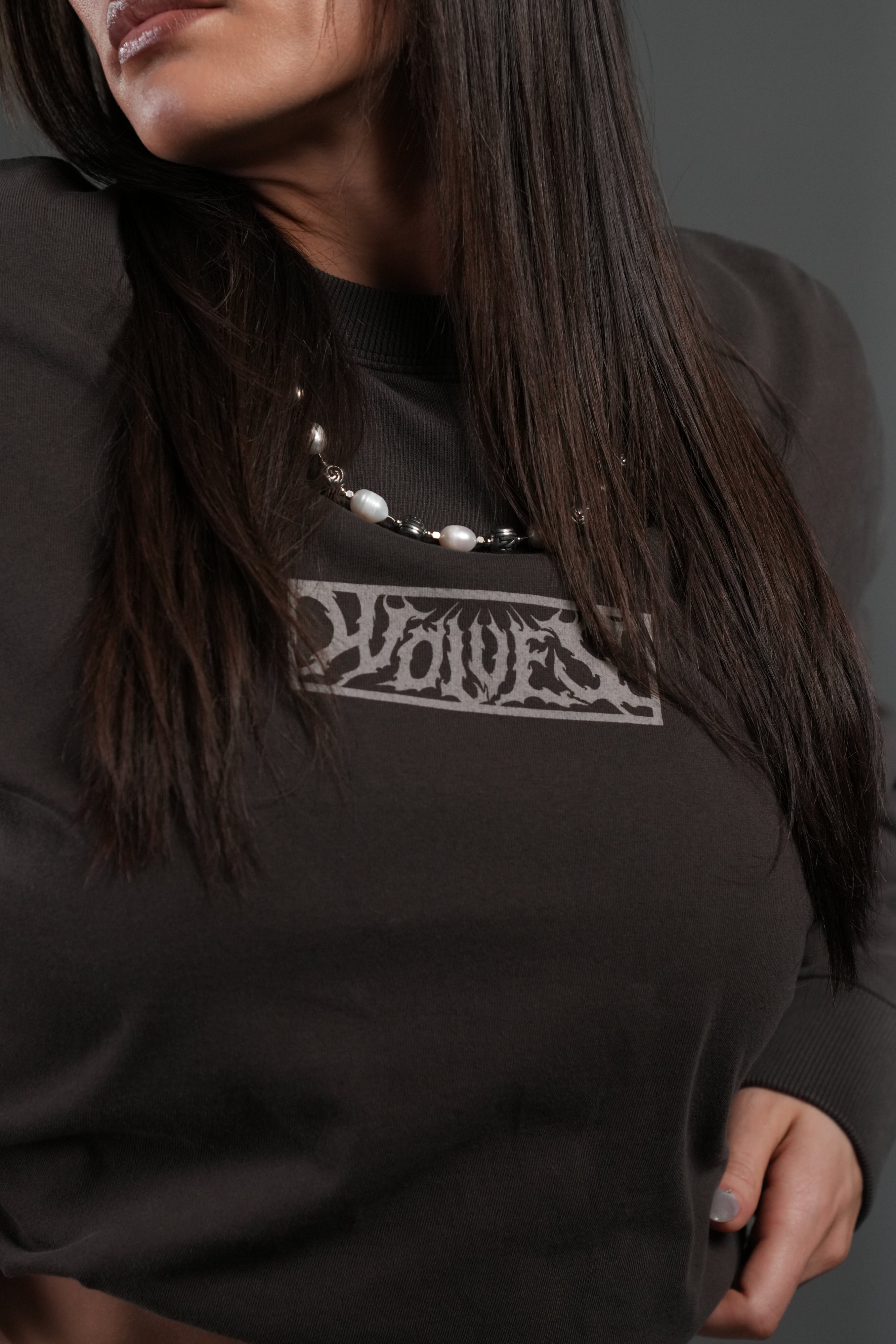 Wolves Valor Grunge Mid Length Raw Hem Ls Tee in Darc Brown Drift Wash