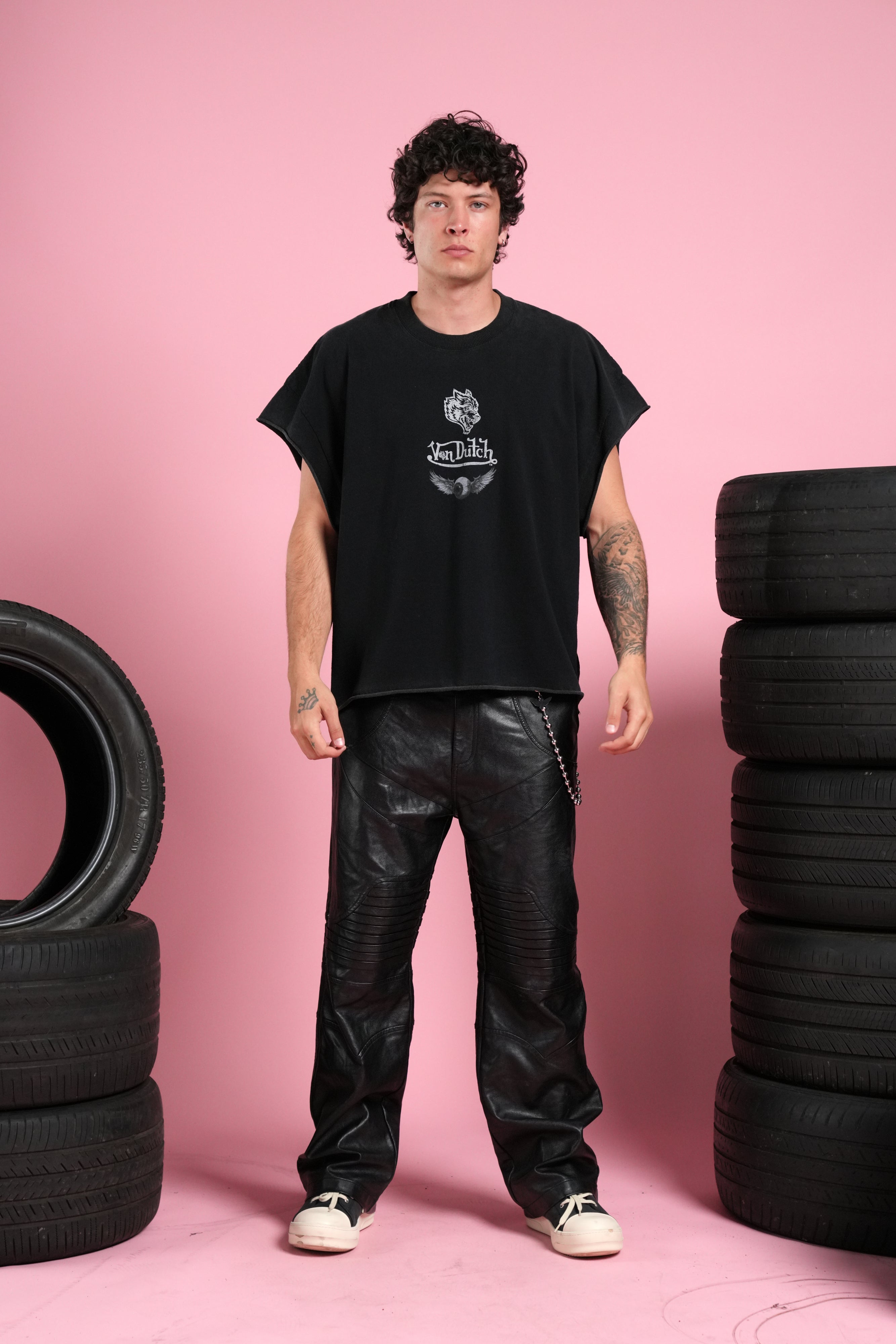 Take-Off Grunge Cut-Off Mid-Length Raw Hem Tee in Black