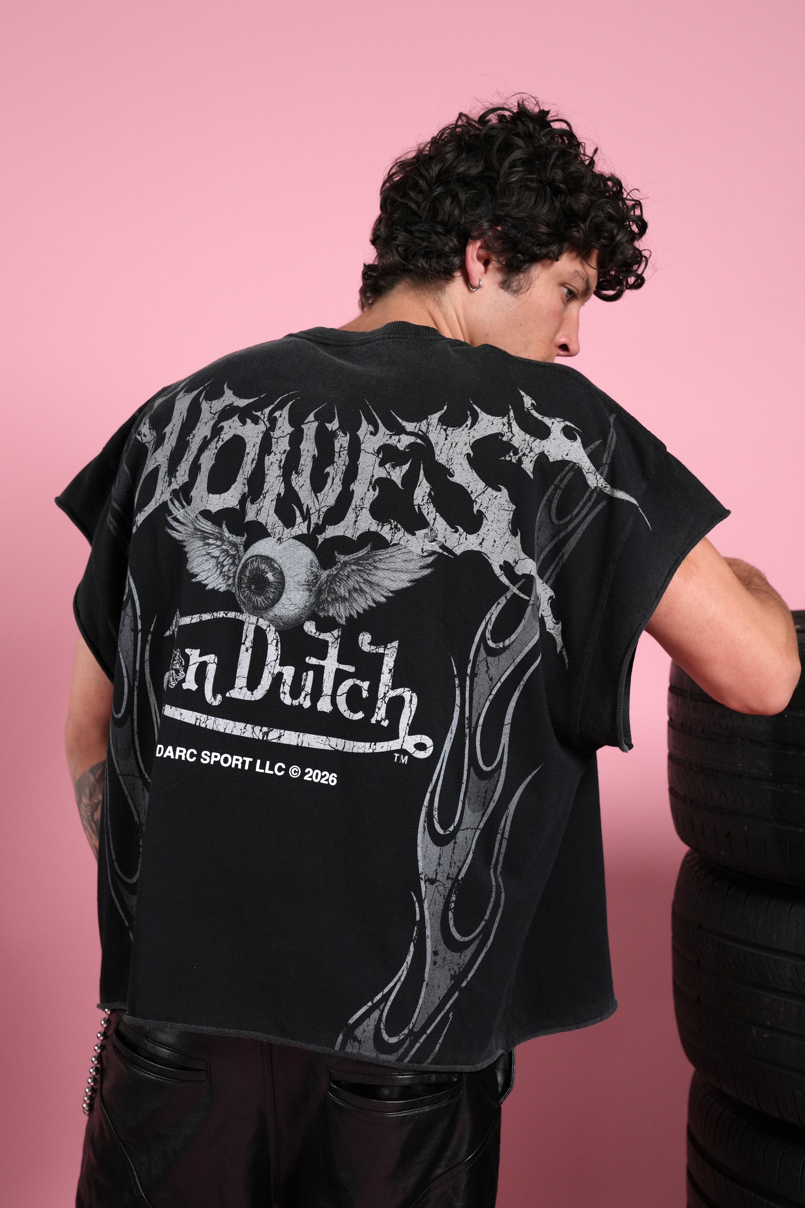 Take-Off Grunge Cut-Off Mid-Length Raw Hem Tee in Black