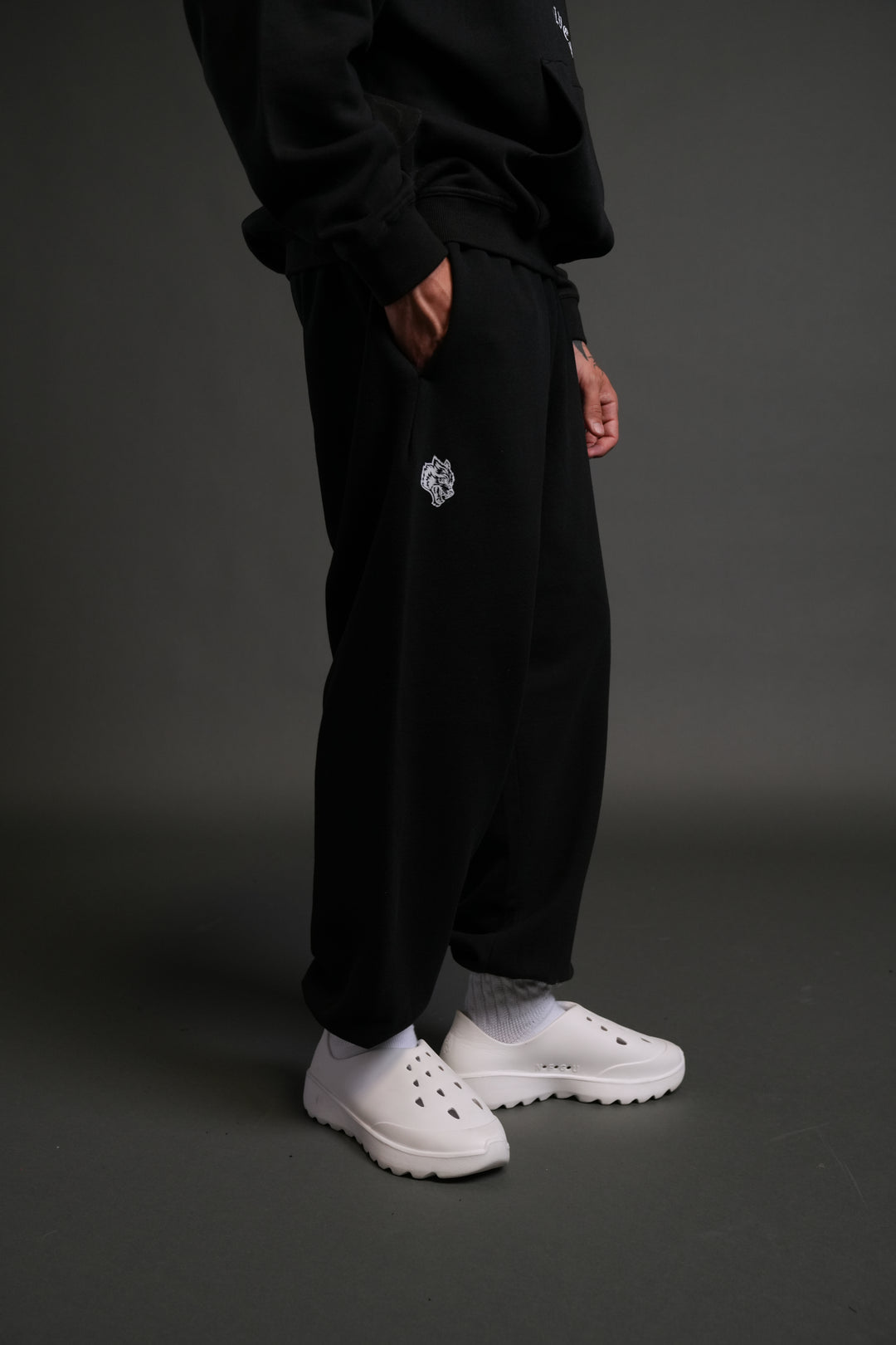 Wolf Chopper Lounger Sweat Pants in Black