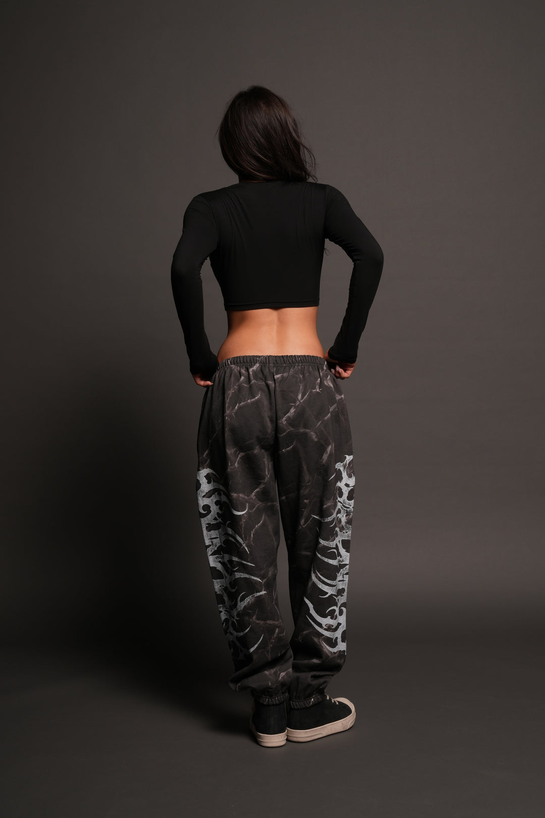 Ssddnfgu Hesh Lightweight Lounger Sweat Pants In Darc Thorns