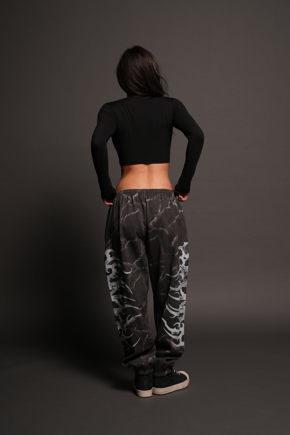 Ssddnfgu Hesh Lightweight Lounger Sweat Pants In Darc Thorns