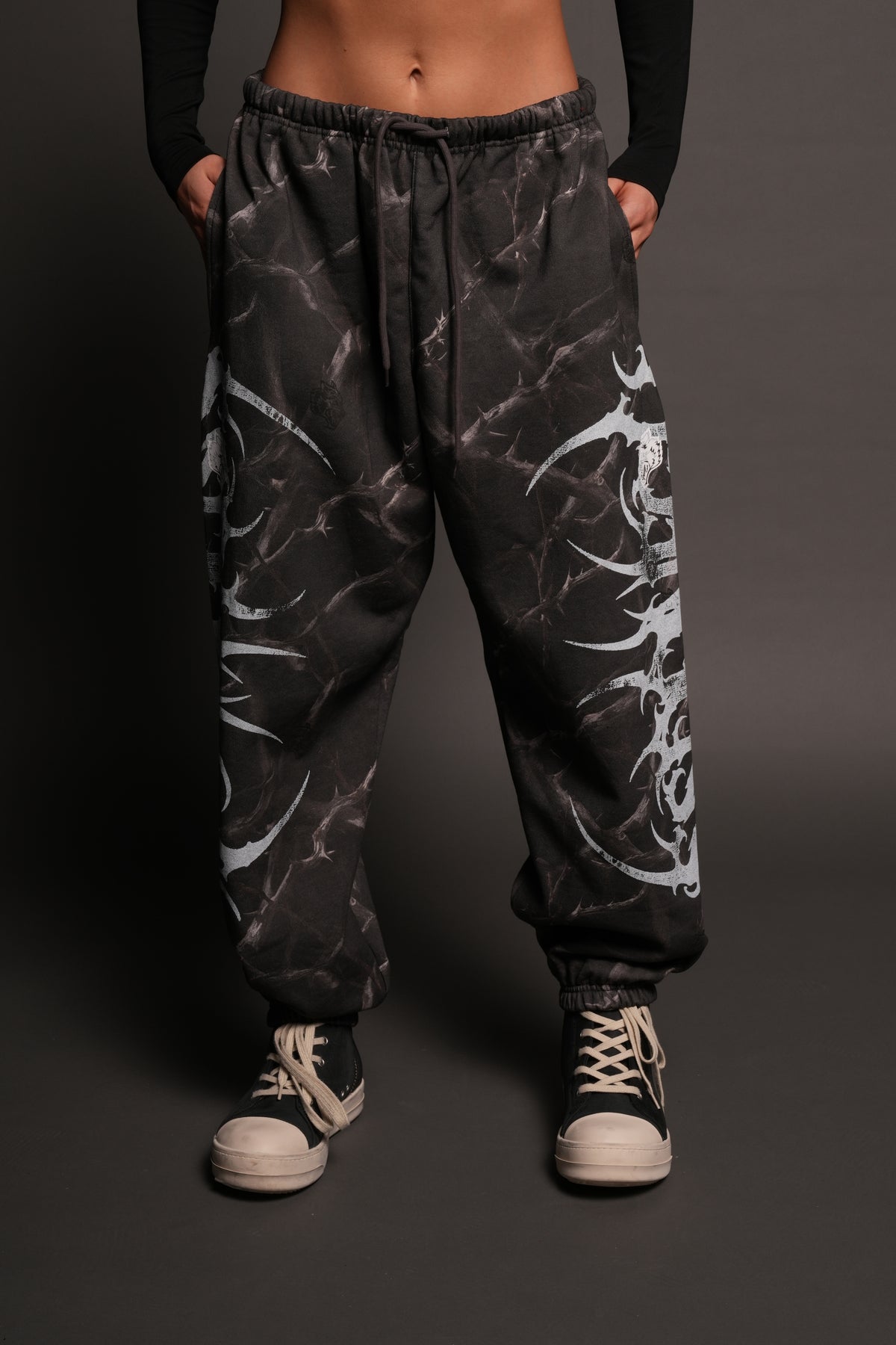 Ssddnfgu Hesh Lightweight Lounger Sweat Pants In Darc Thorns