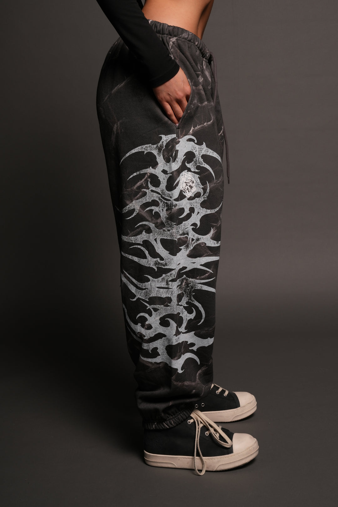 Ssddnfgu Hesh Lightweight Lounger Sweat Pants In Darc Thorns