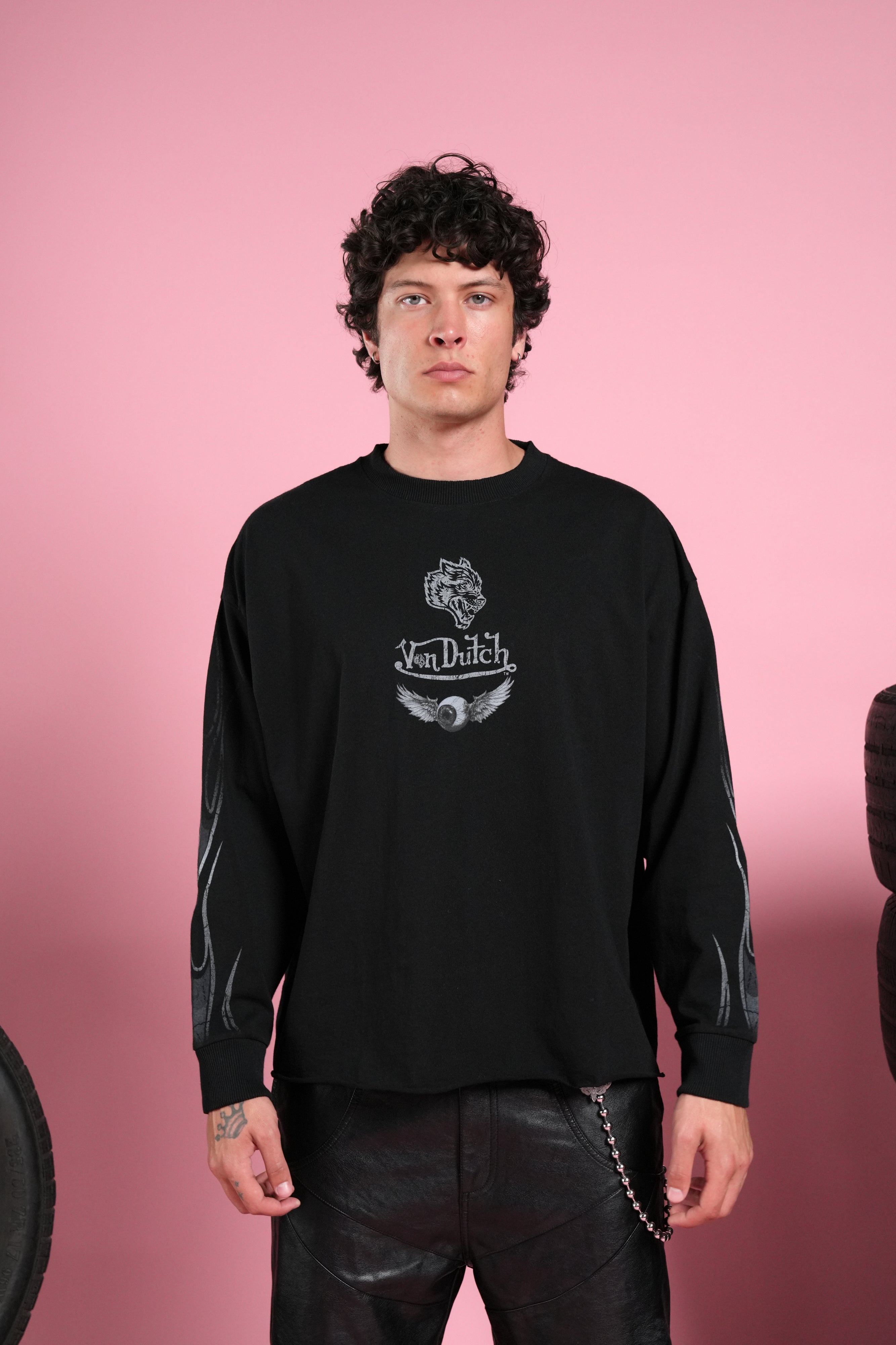 Take-Off Grunge Mid-Length Raw Hem LS Tee in Black