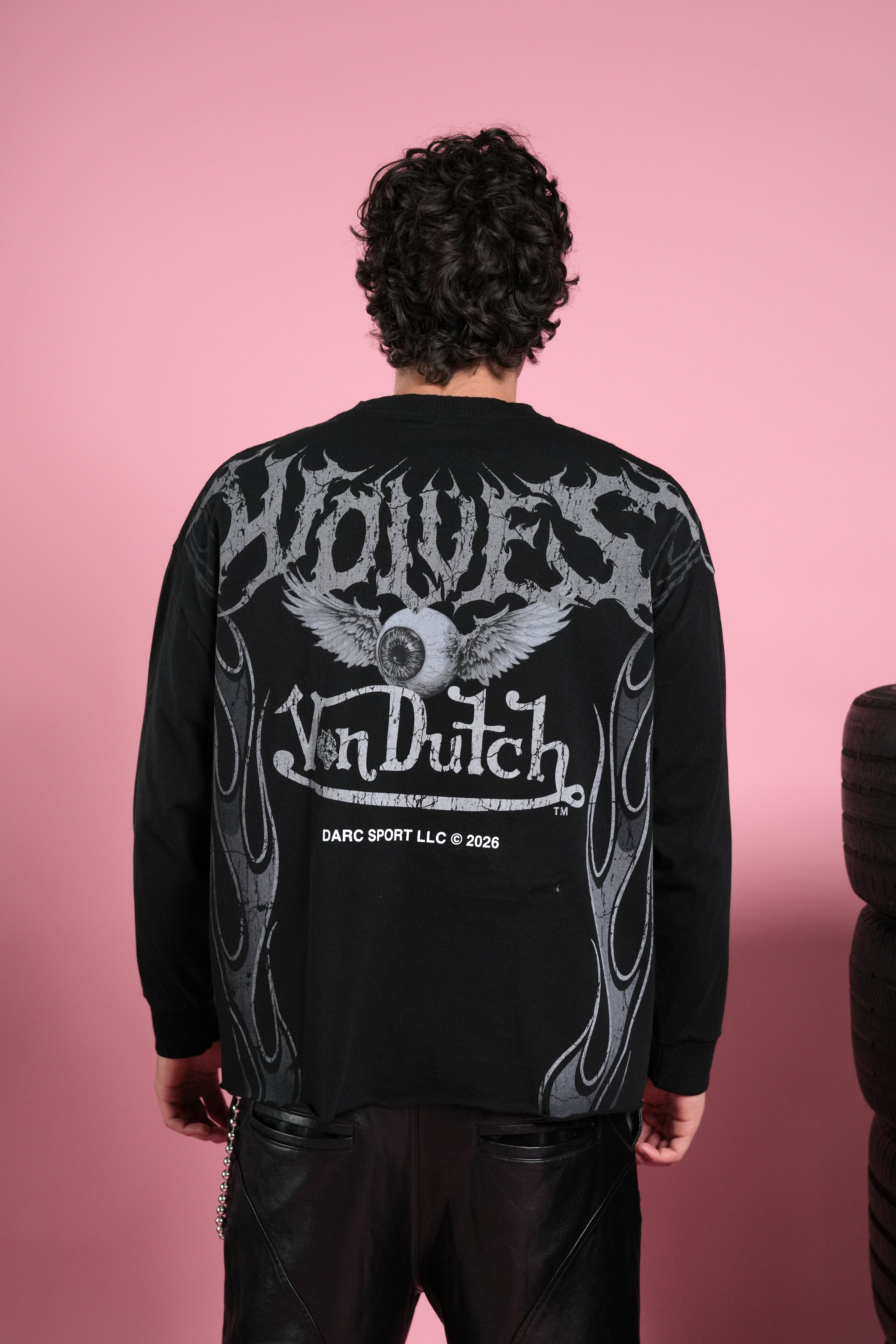 Take-Off Grunge Mid-Length Raw Hem LS Tee in Black