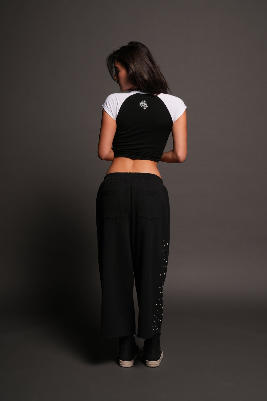 Night Blade Lina Raglan Baby Tee In Black/White