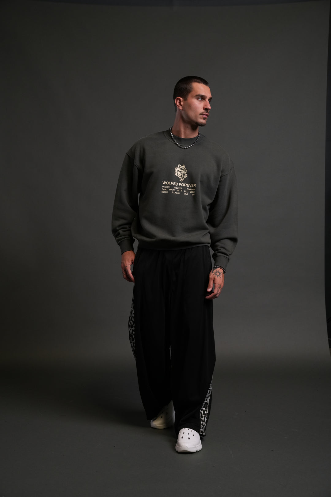 Wolves Have Your Back London Crewneck in Wolf Gray Halo Wash