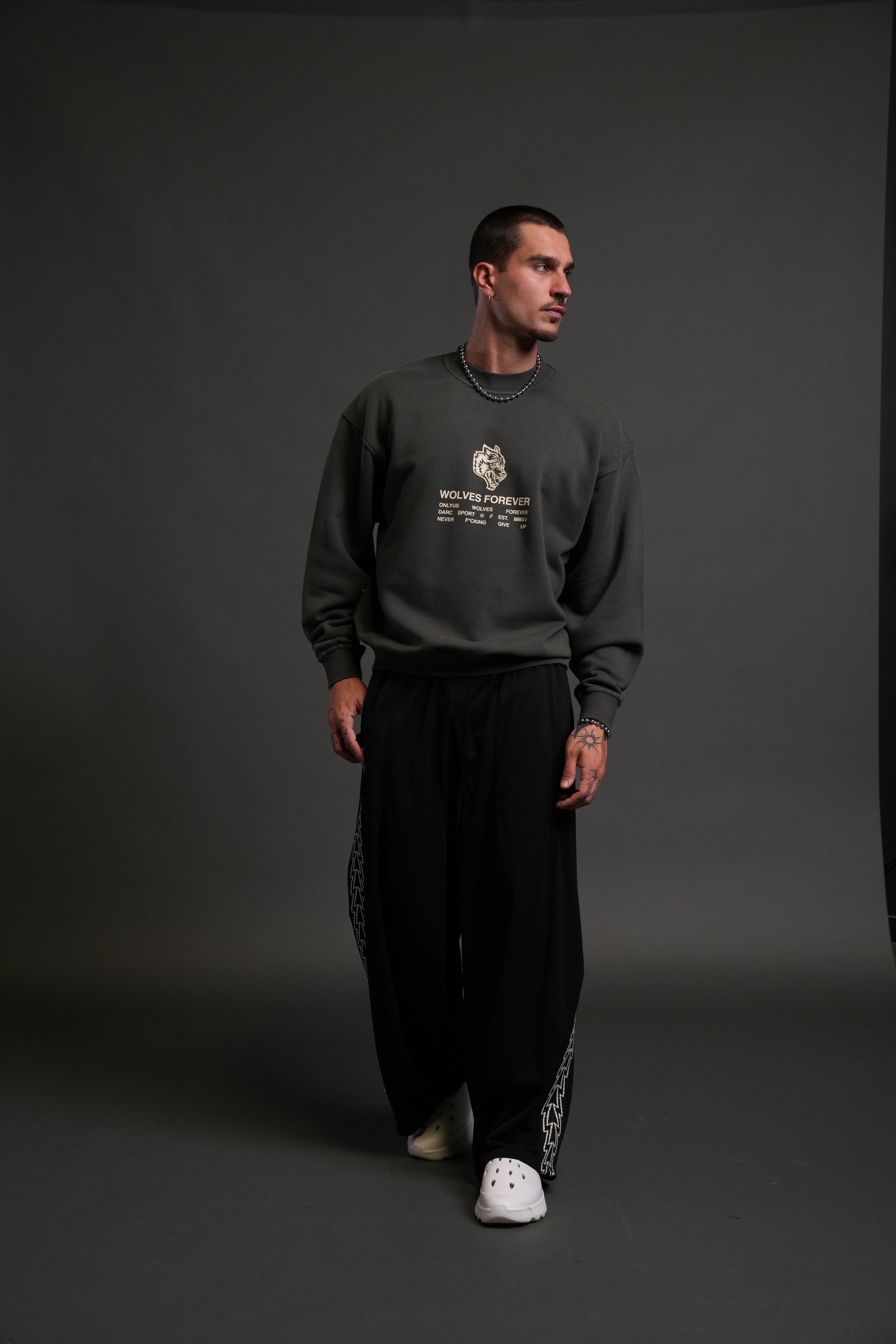 Wolves Have Your Back London Crewneck in Wolf Gray Halo Wash