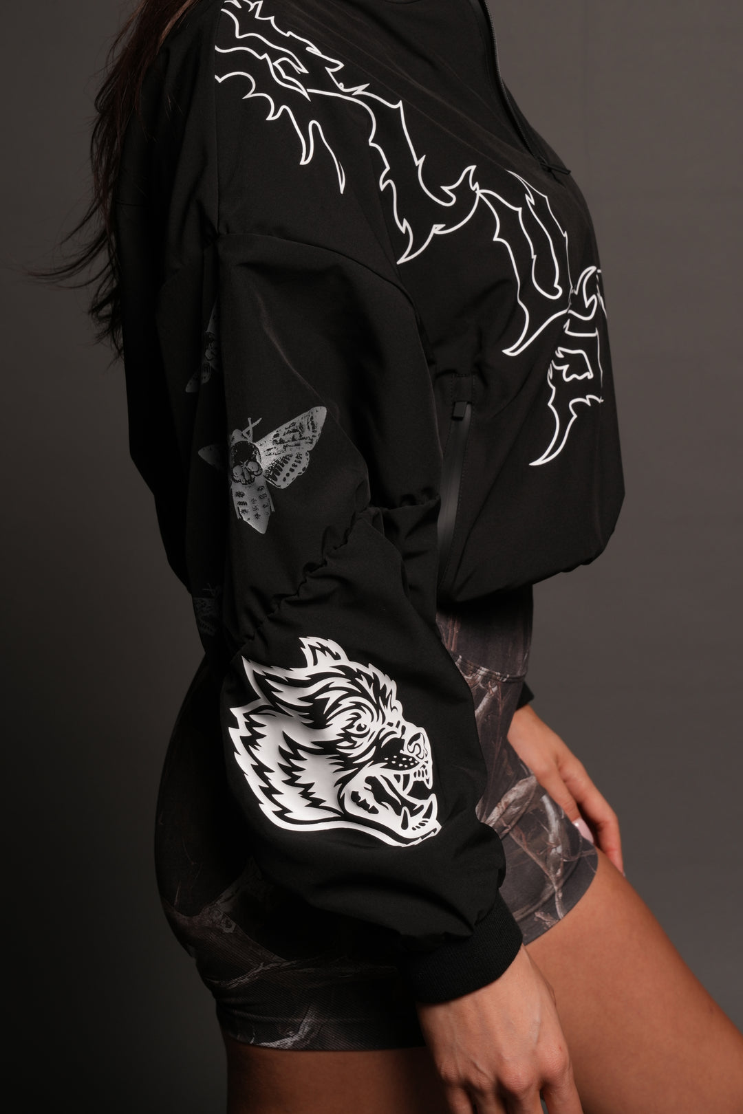 Wolves Hesh Pyramid Cropped Zip Mockneck In Black