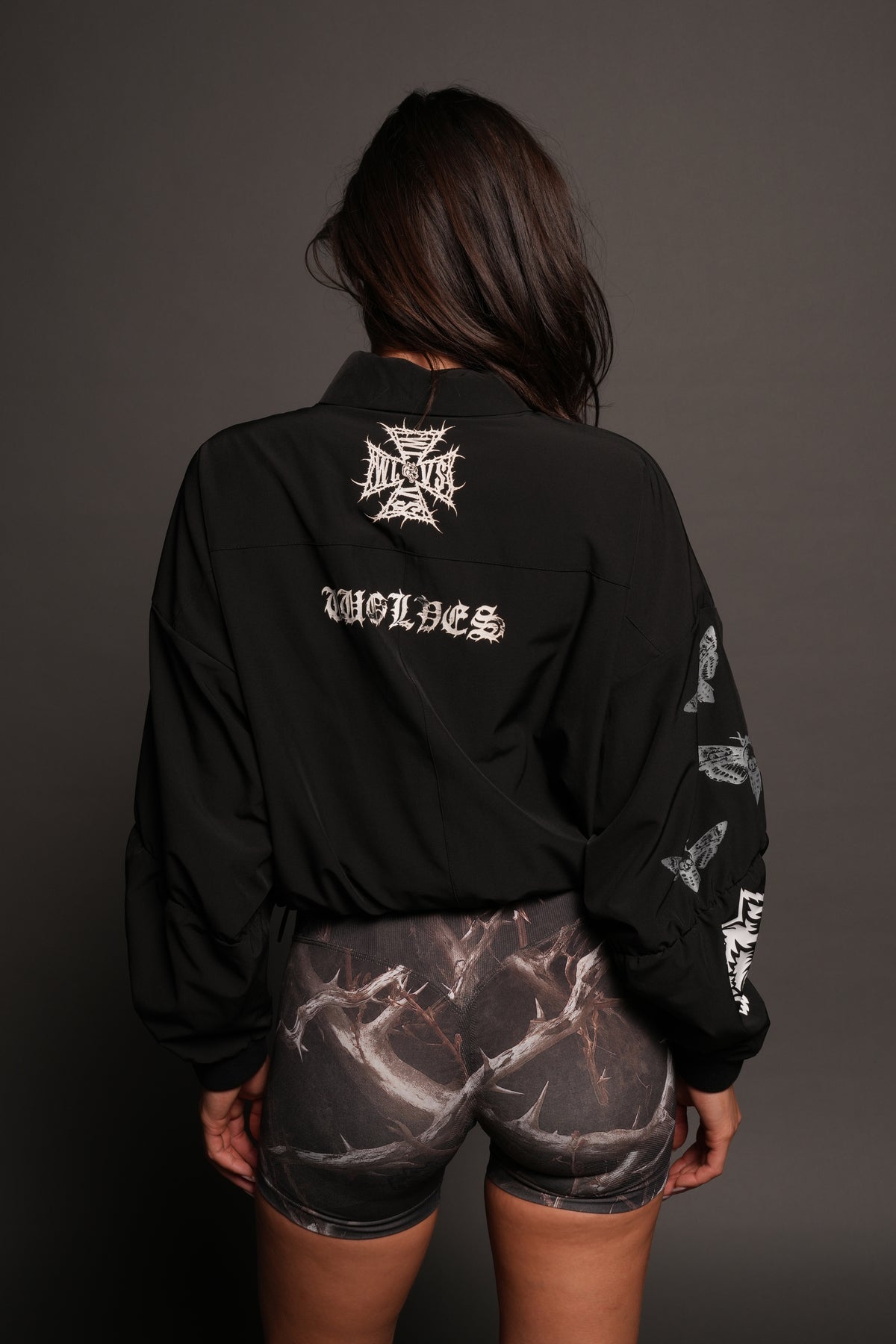 Wolves Hesh Pyramid Cropped Zip Mockneck In Black